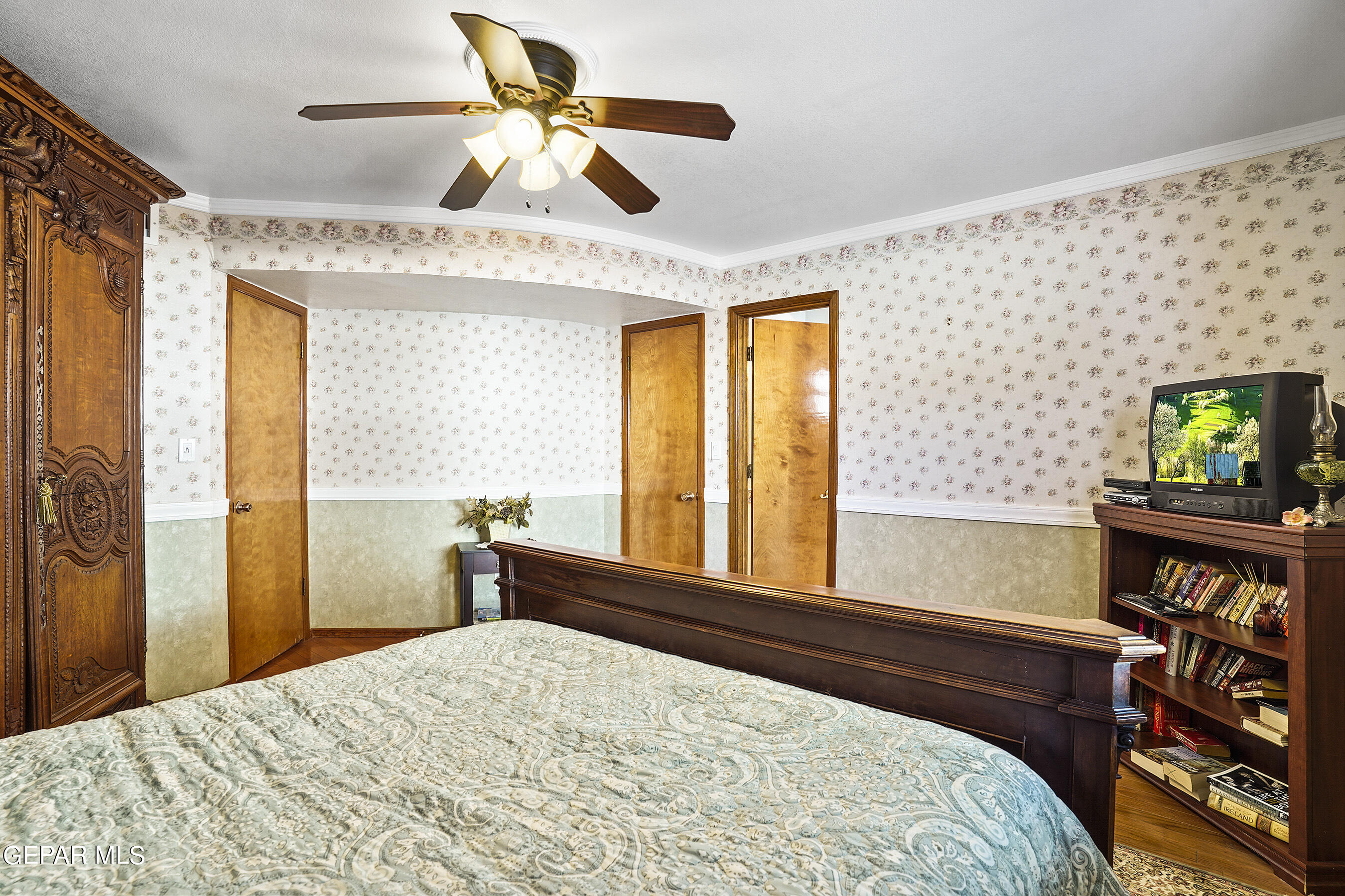 852 CRESTA ALTA Drive