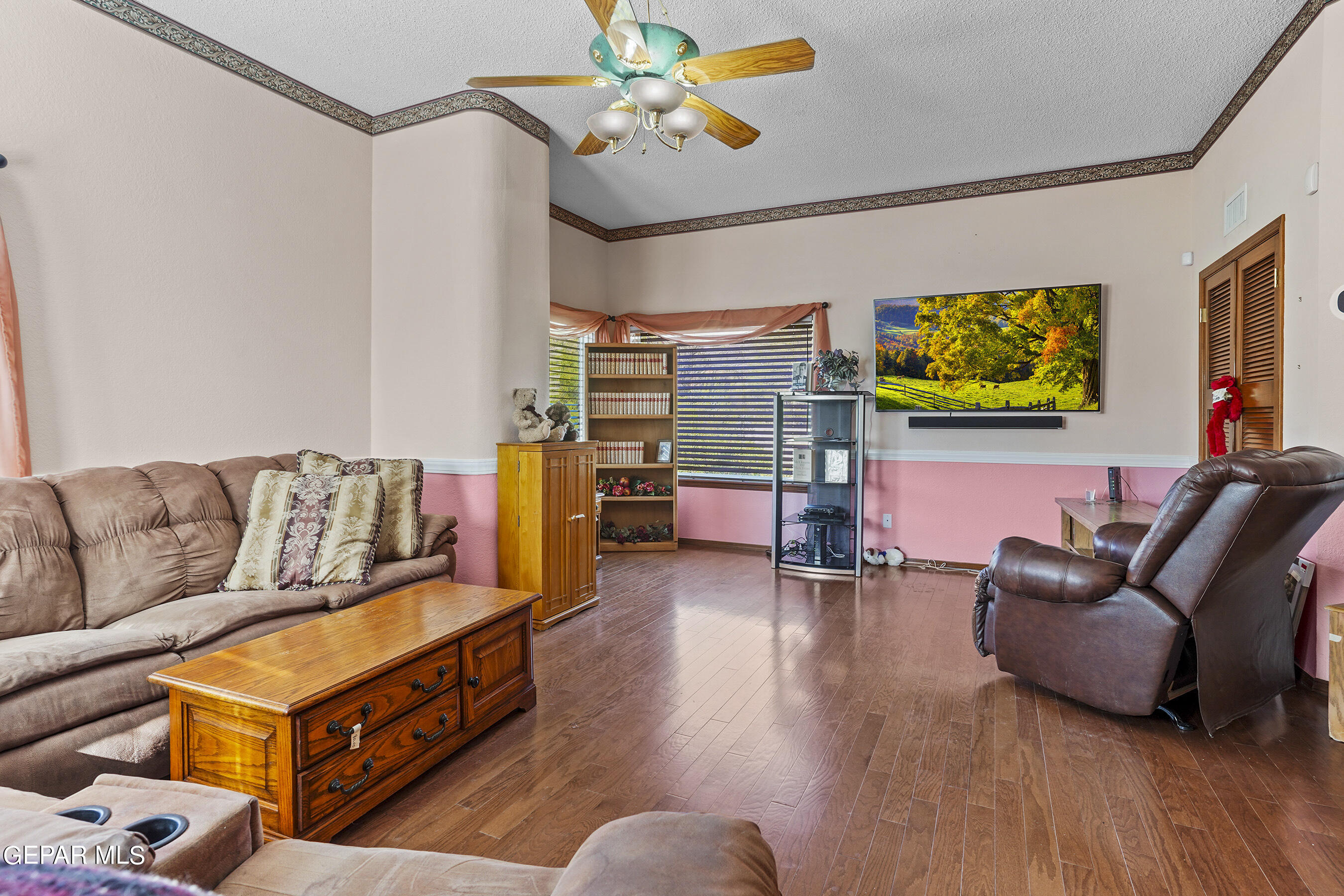 852 CRESTA ALTA Drive