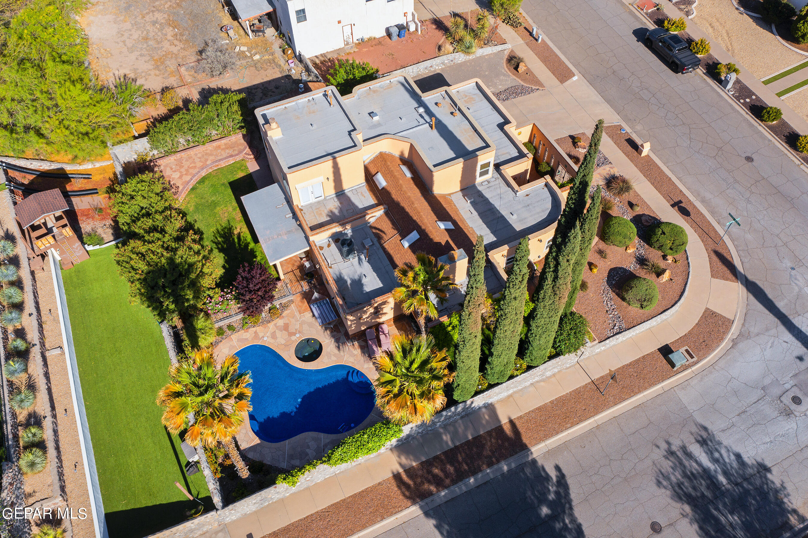 852 CRESTA ALTA Drive