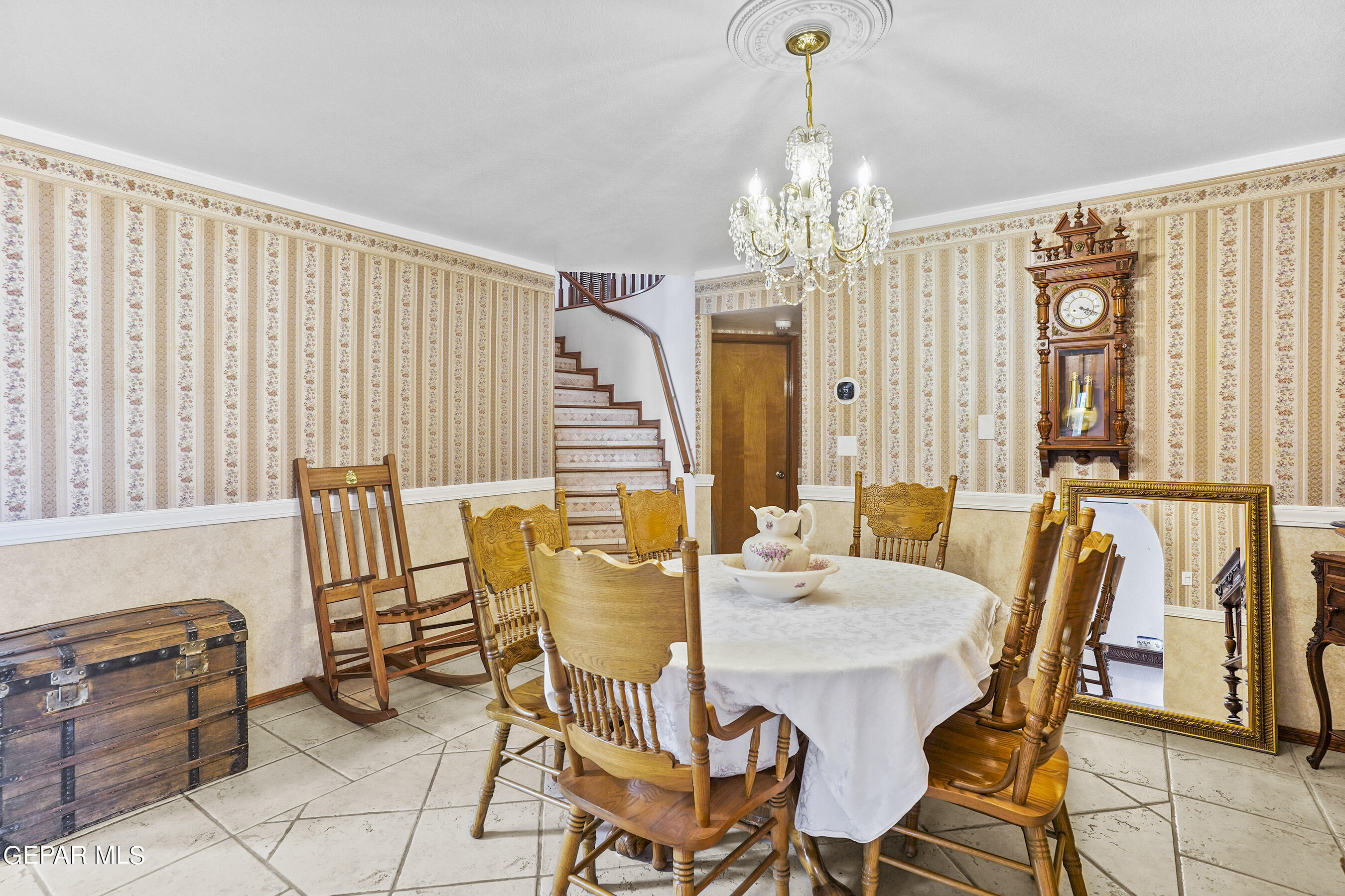 852 CRESTA ALTA Drive