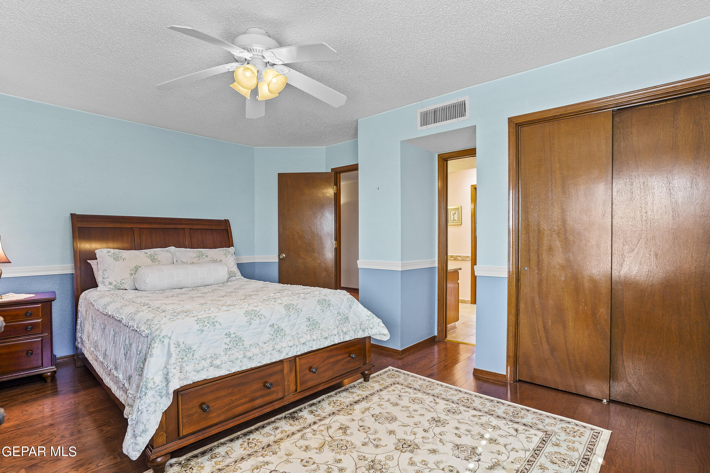 852 CRESTA ALTA Drive