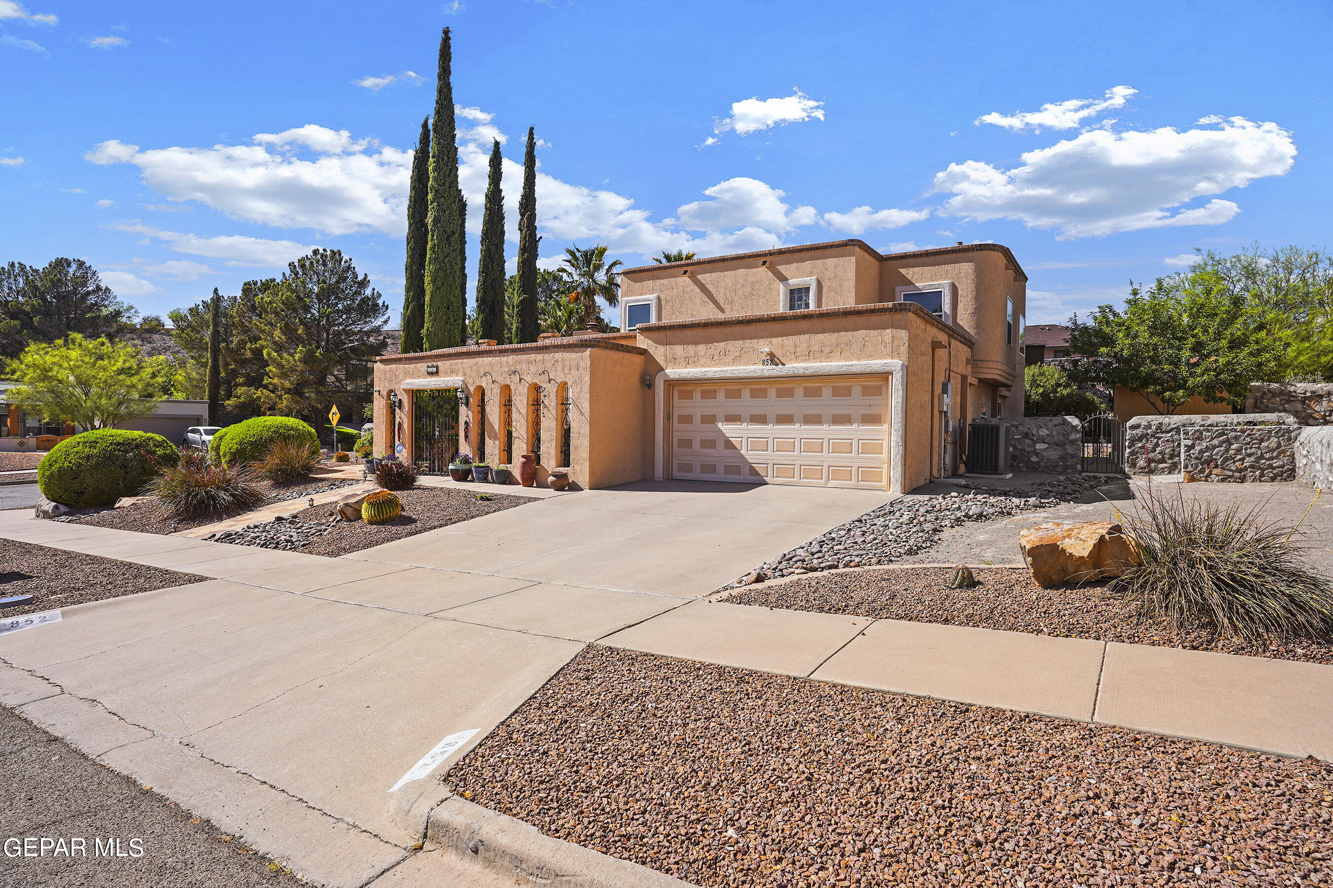 852 CRESTA ALTA Drive