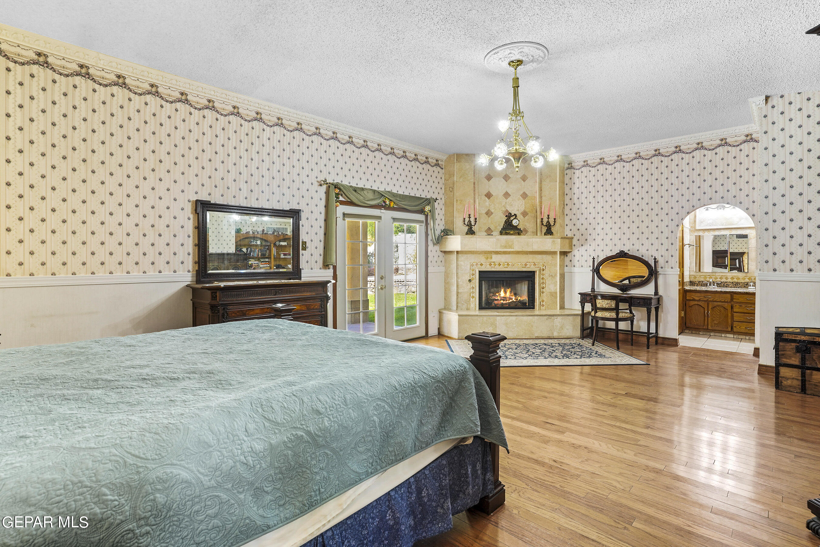 852 CRESTA ALTA Drive