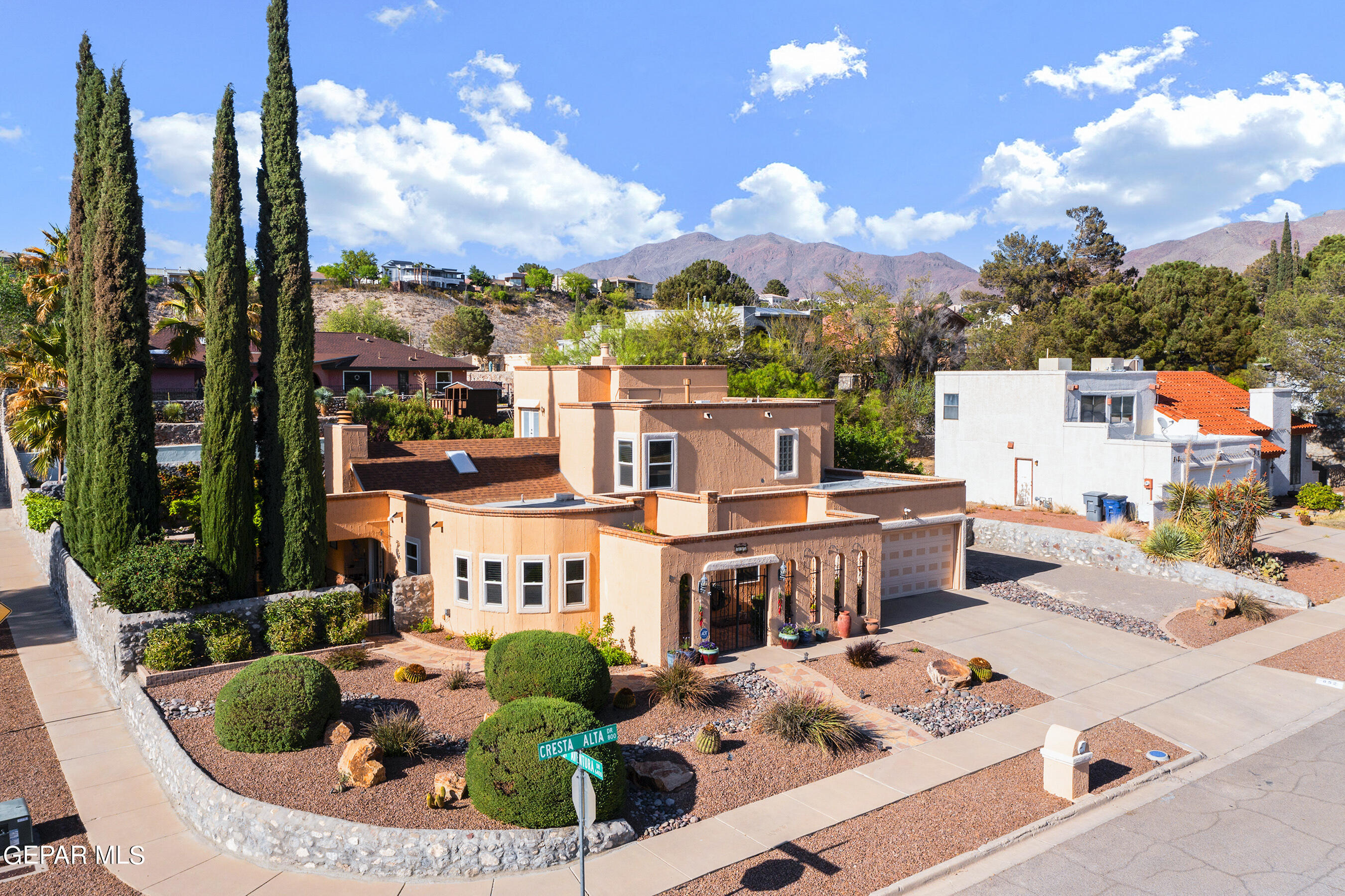 852 CRESTA ALTA Drive