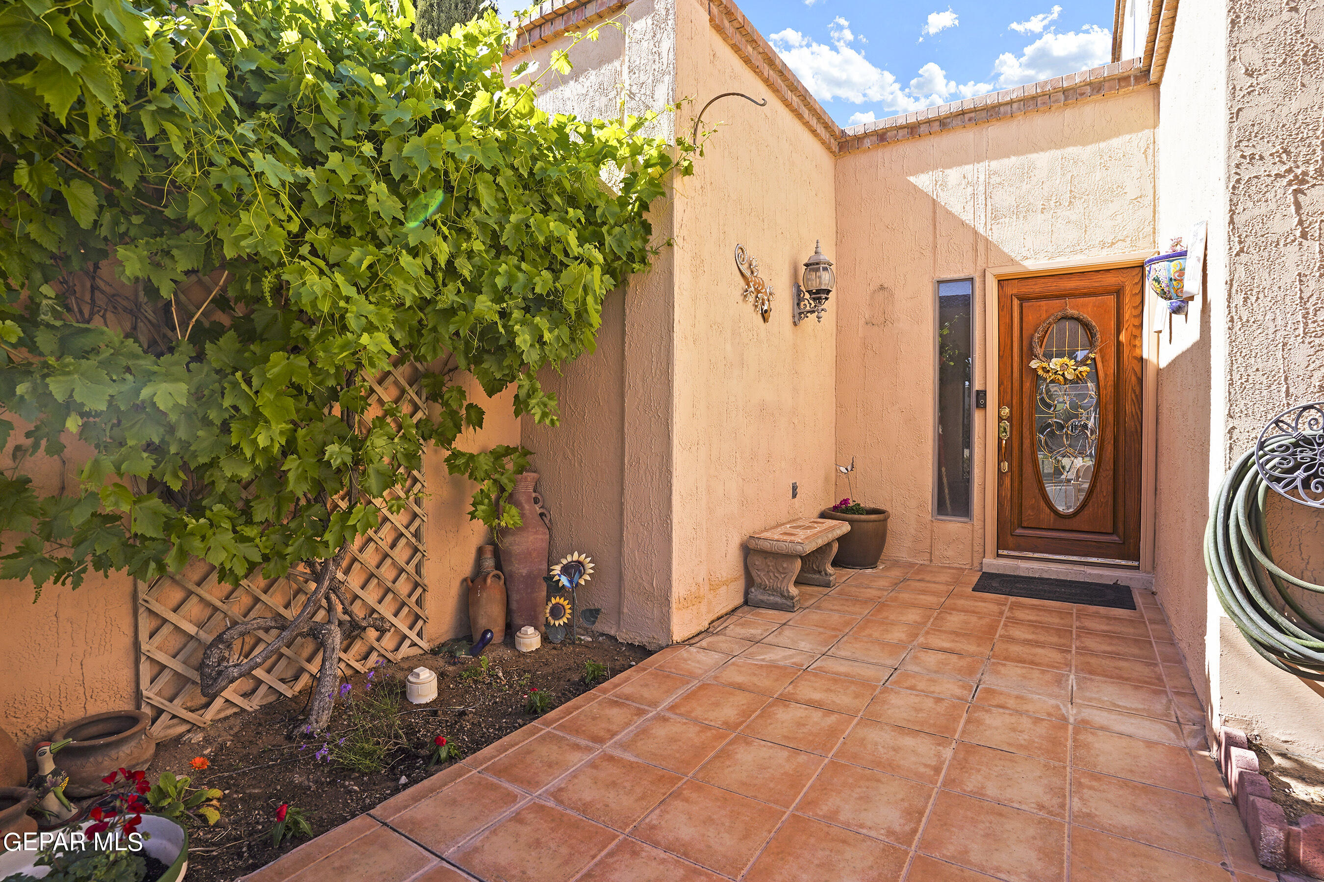 852 CRESTA ALTA Drive