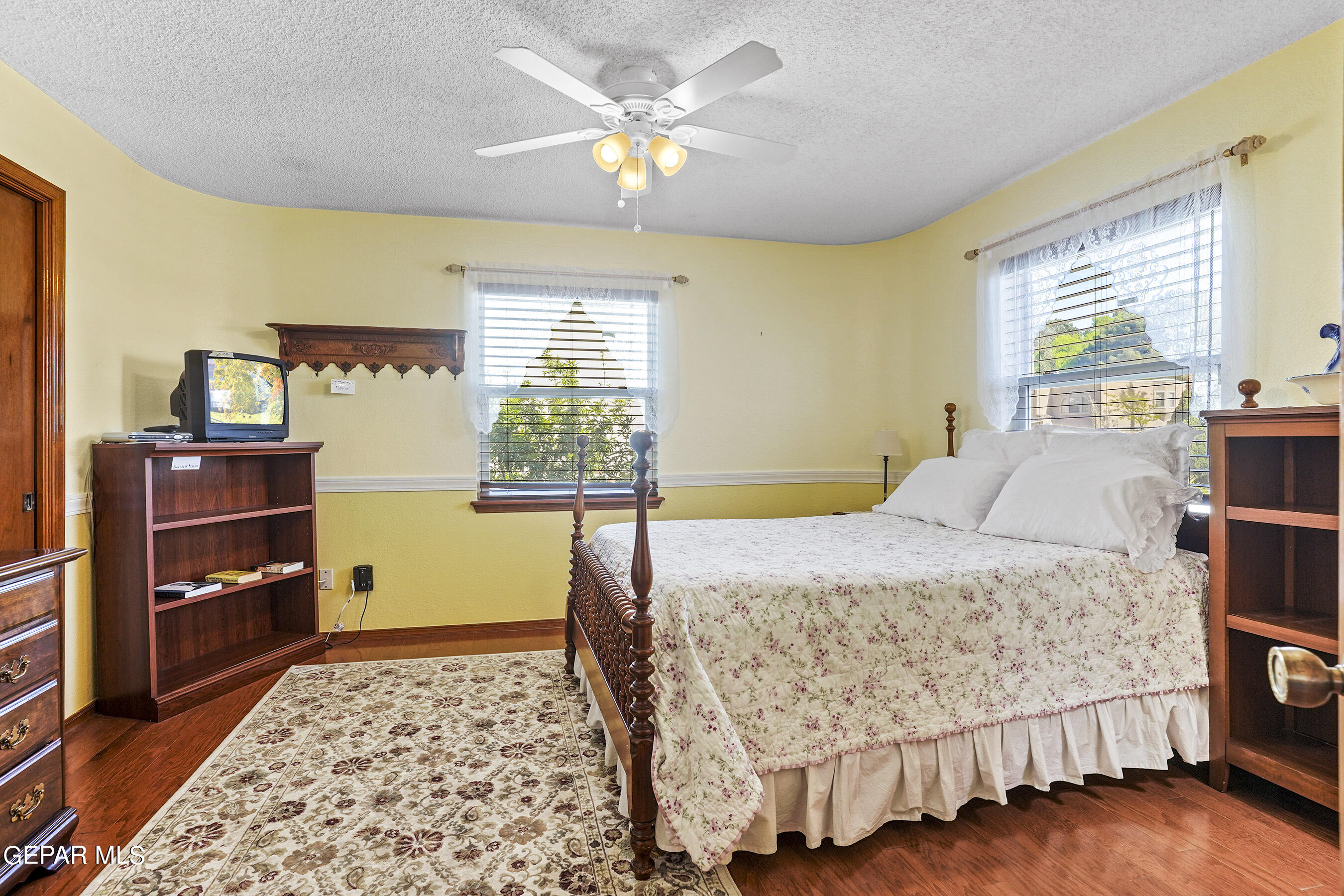 852 CRESTA ALTA Drive