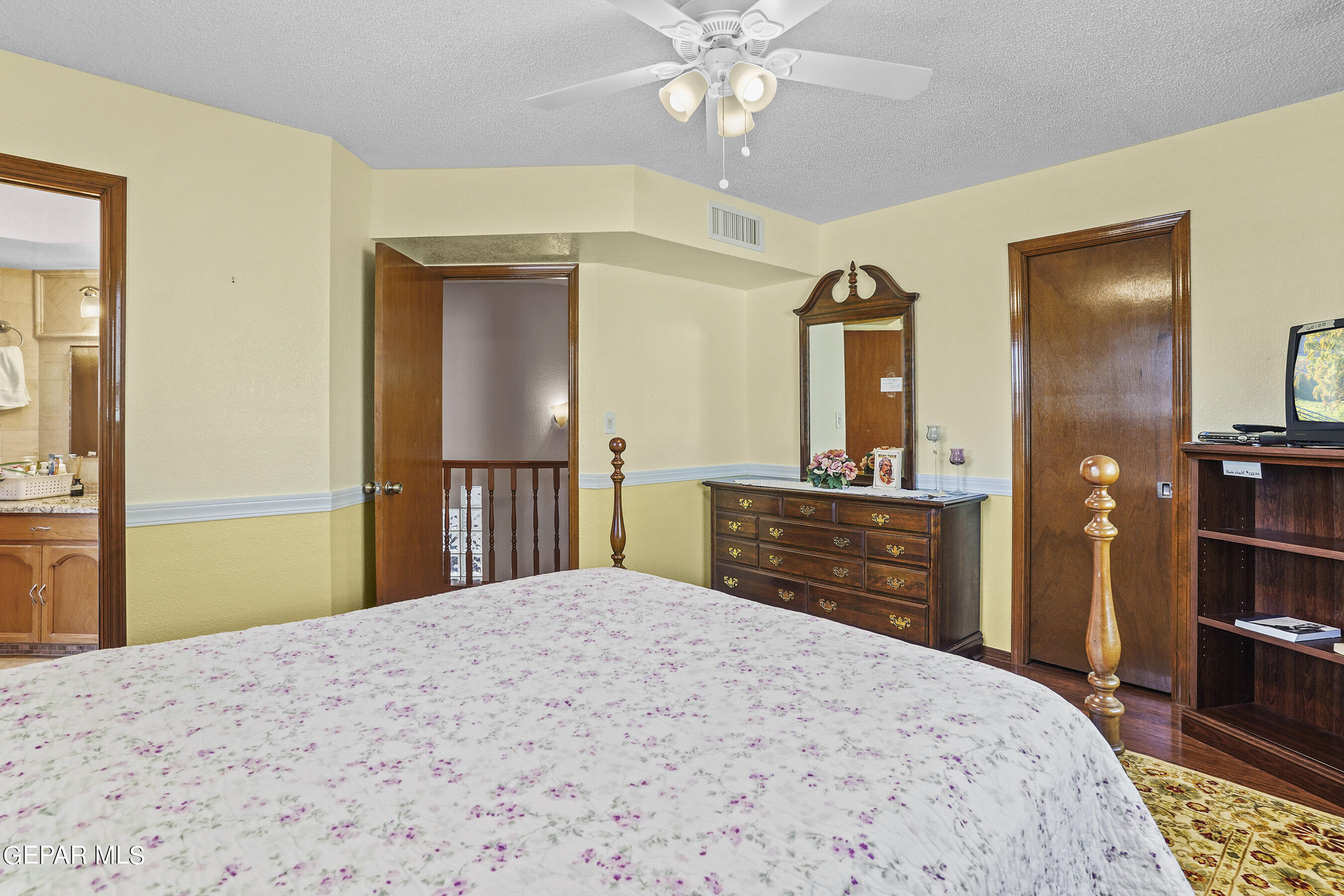 852 CRESTA ALTA Drive