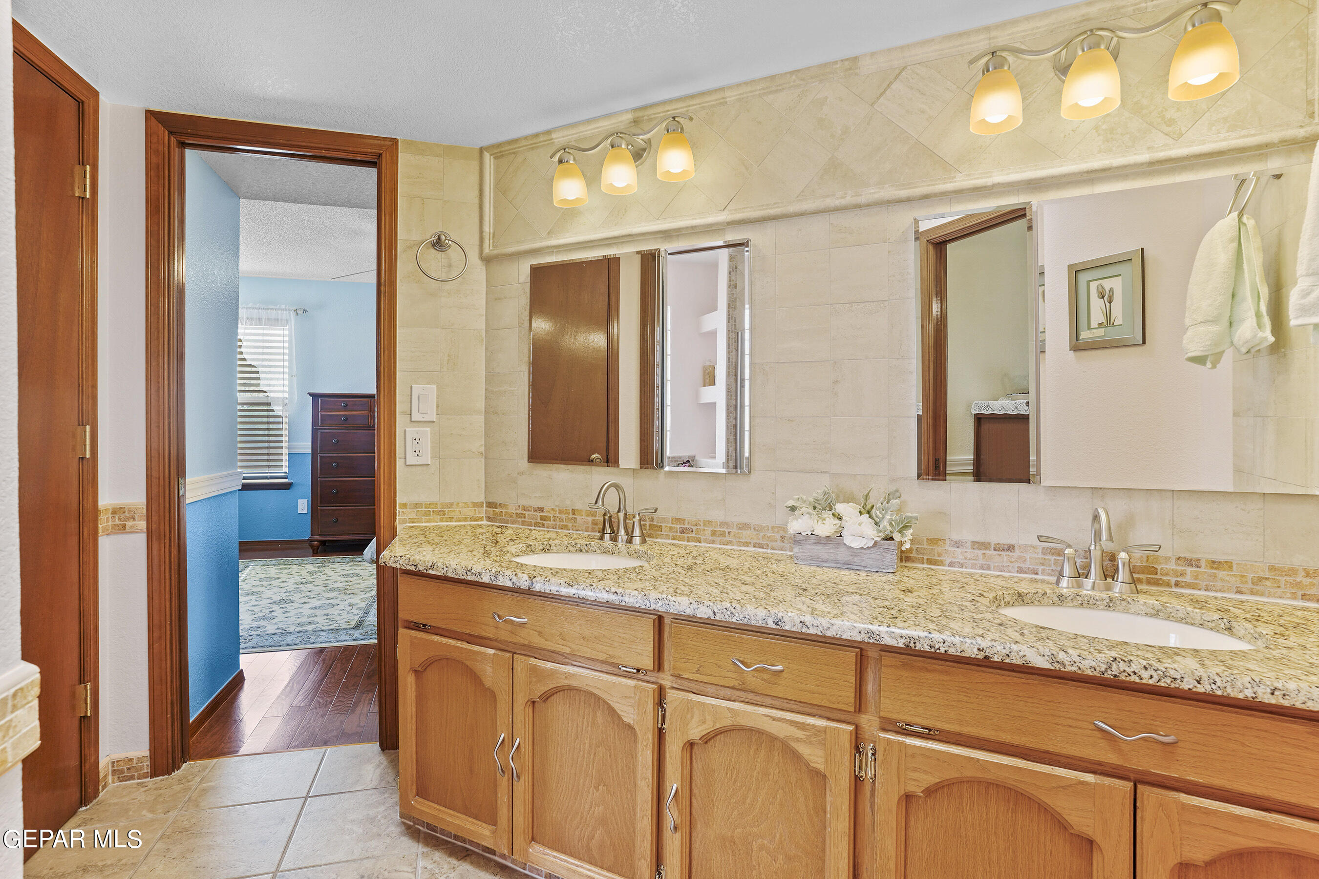 852 CRESTA ALTA Drive