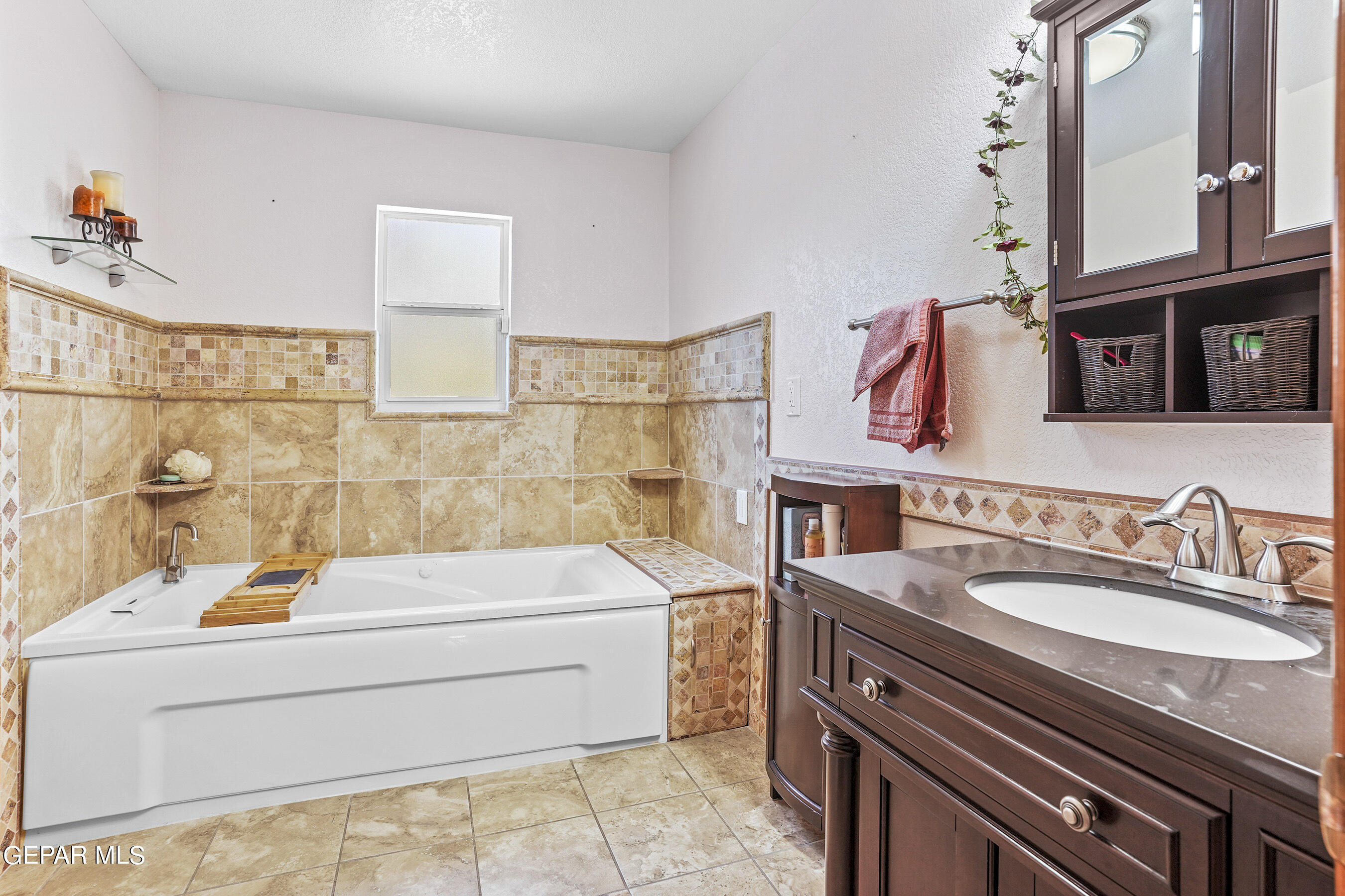 852 CRESTA ALTA Drive