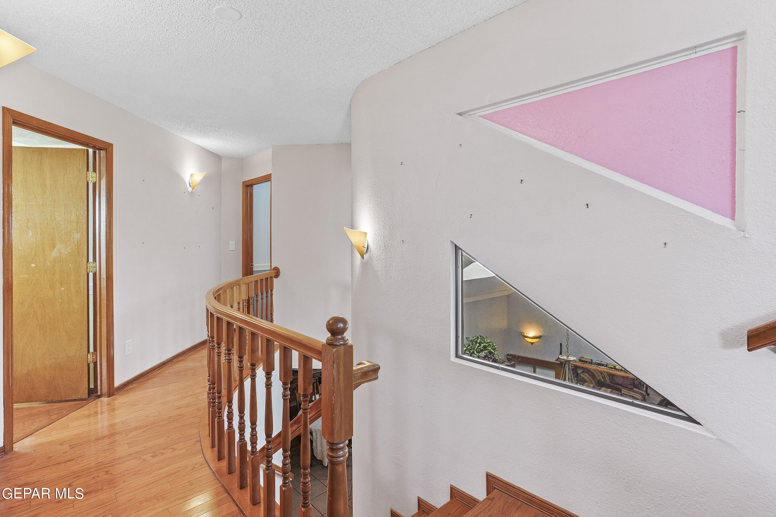 852 CRESTA ALTA Drive