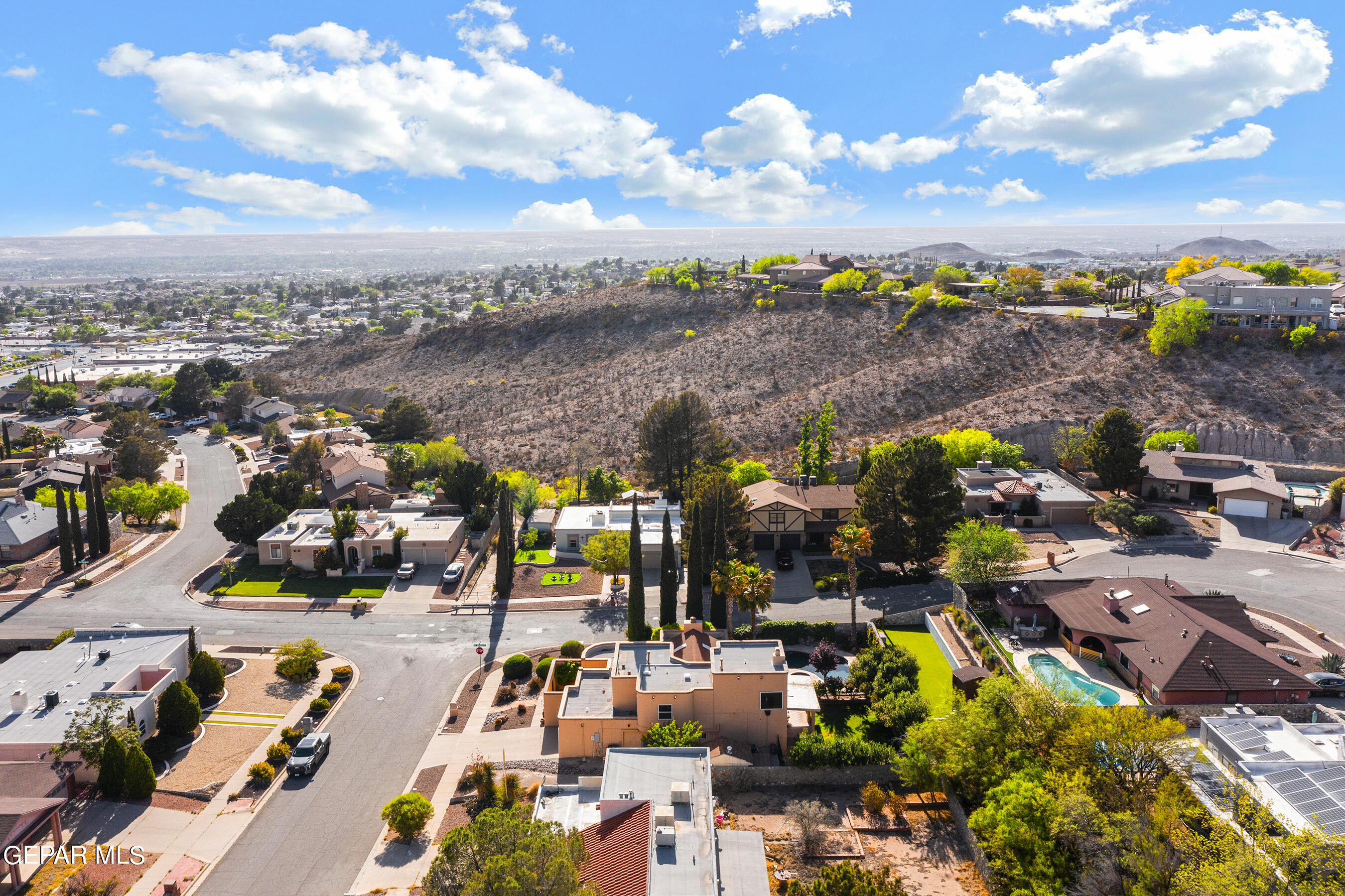 852 CRESTA ALTA Drive