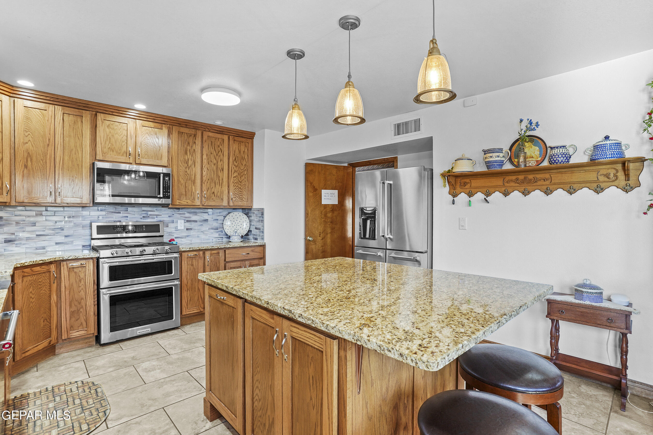 852 CRESTA ALTA Drive