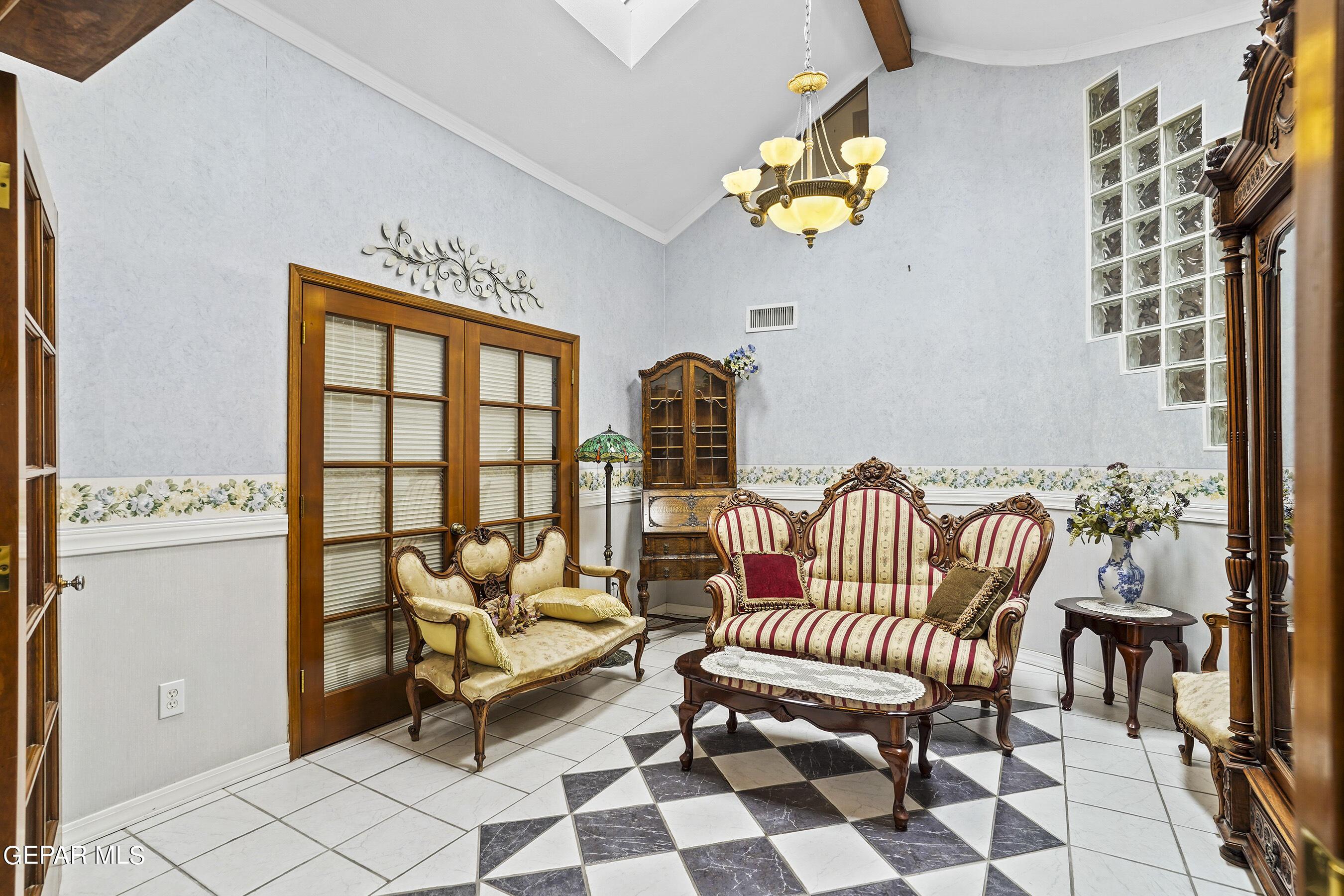 852 CRESTA ALTA Drive