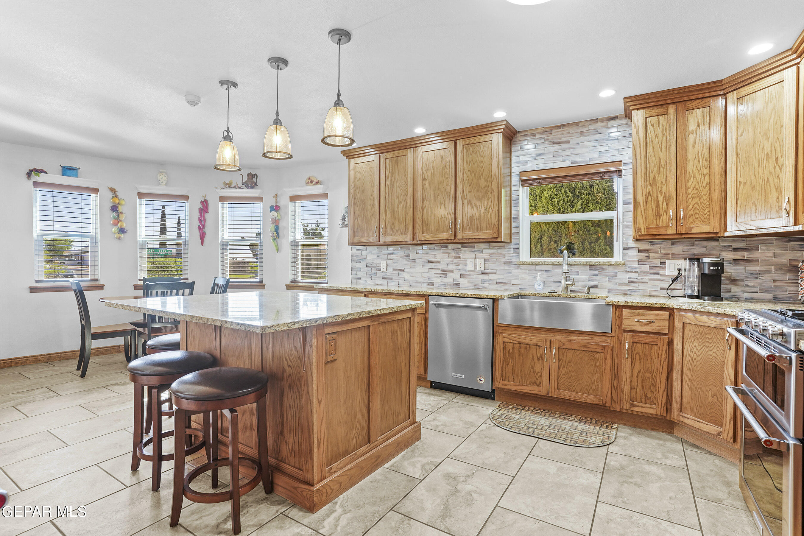 852 CRESTA ALTA Drive