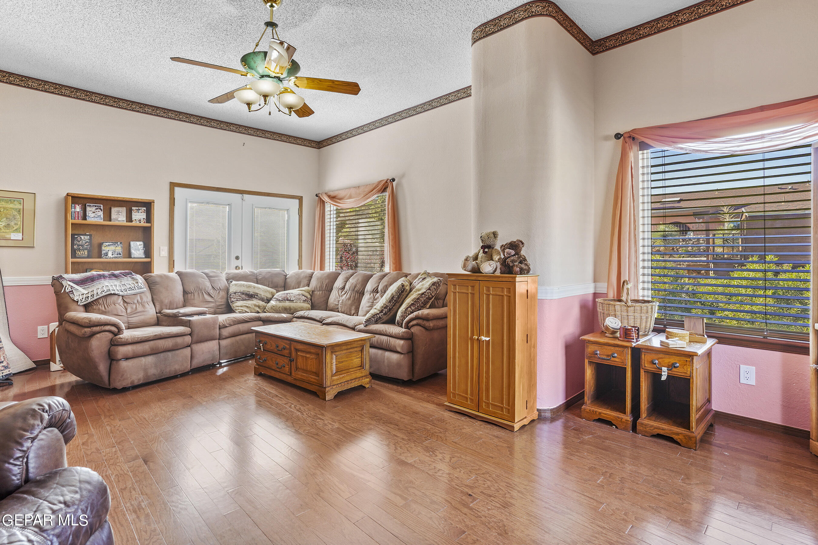 852 CRESTA ALTA Drive