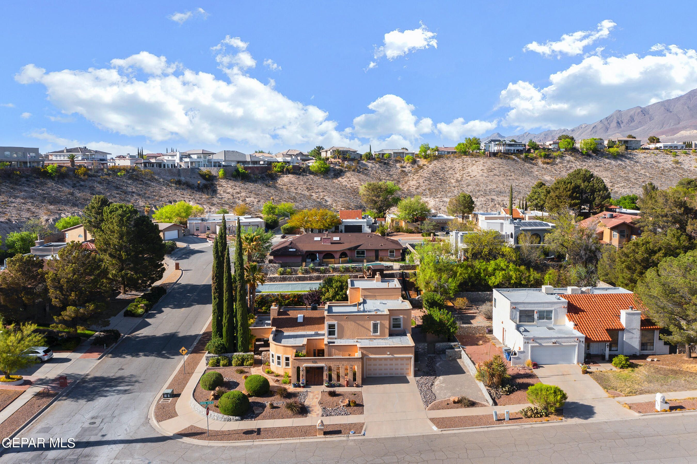 852 CRESTA ALTA Drive