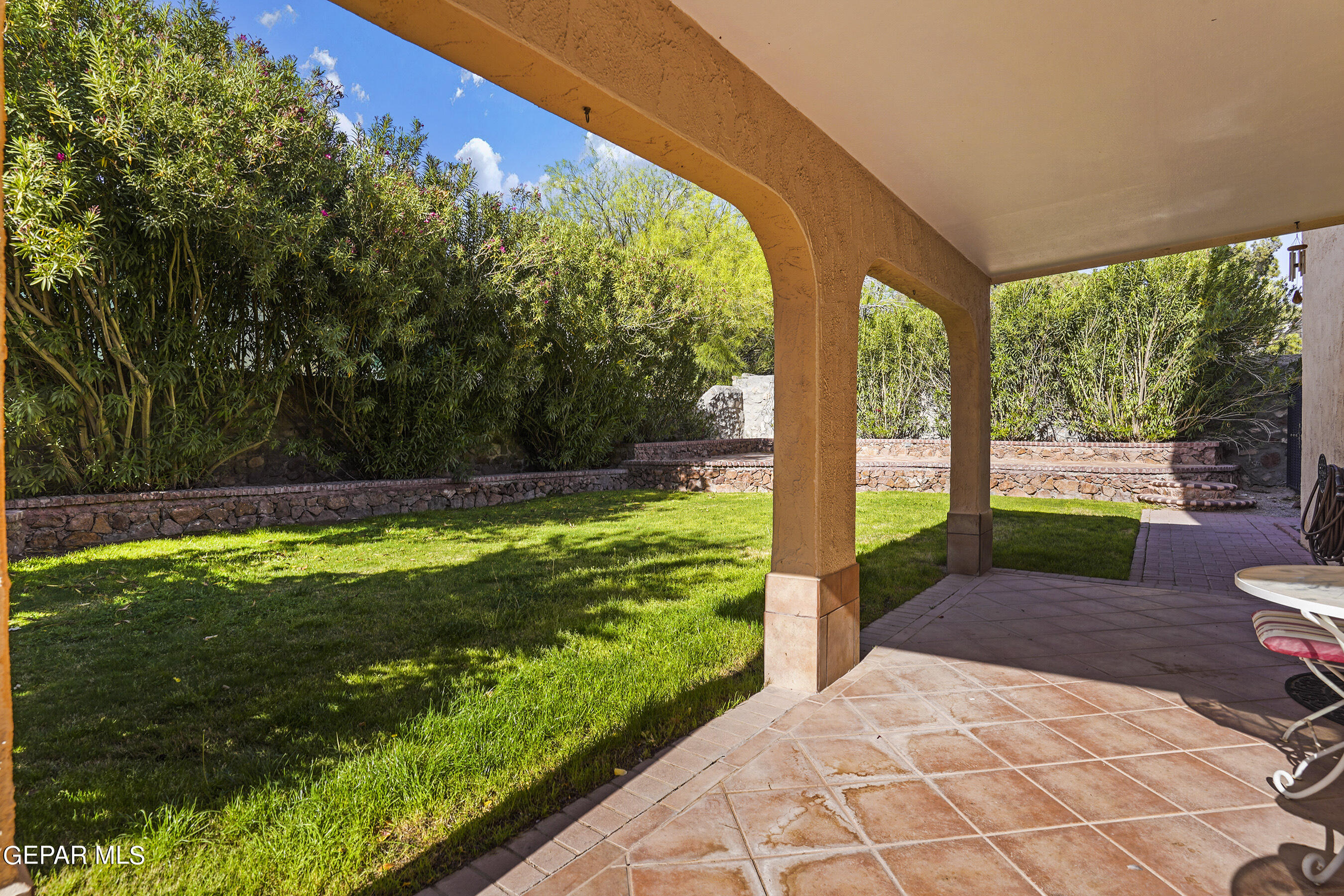 852 CRESTA ALTA Drive