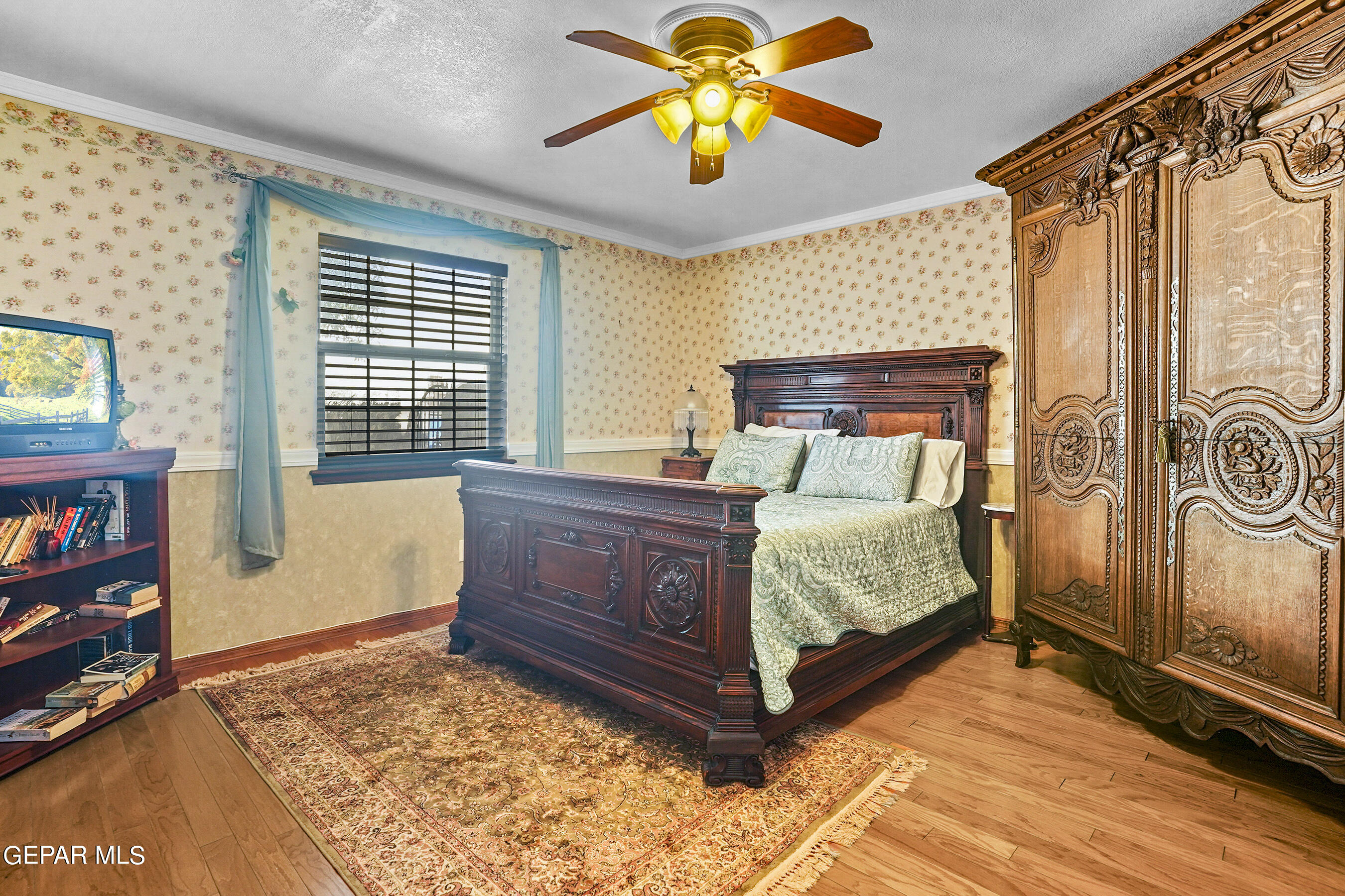 852 CRESTA ALTA Drive