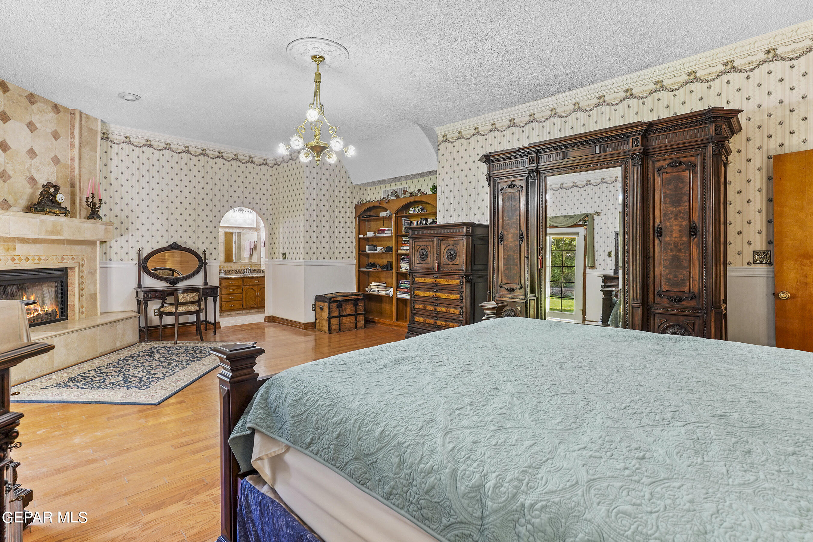 852 CRESTA ALTA Drive