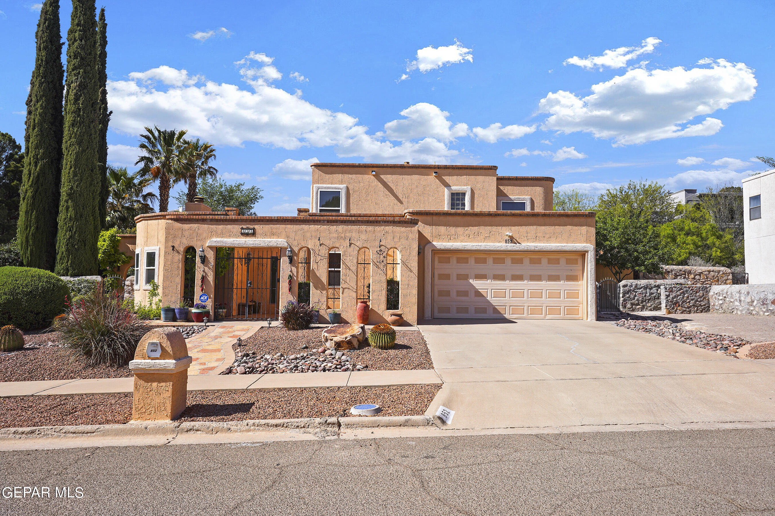 852 CRESTA ALTA Drive