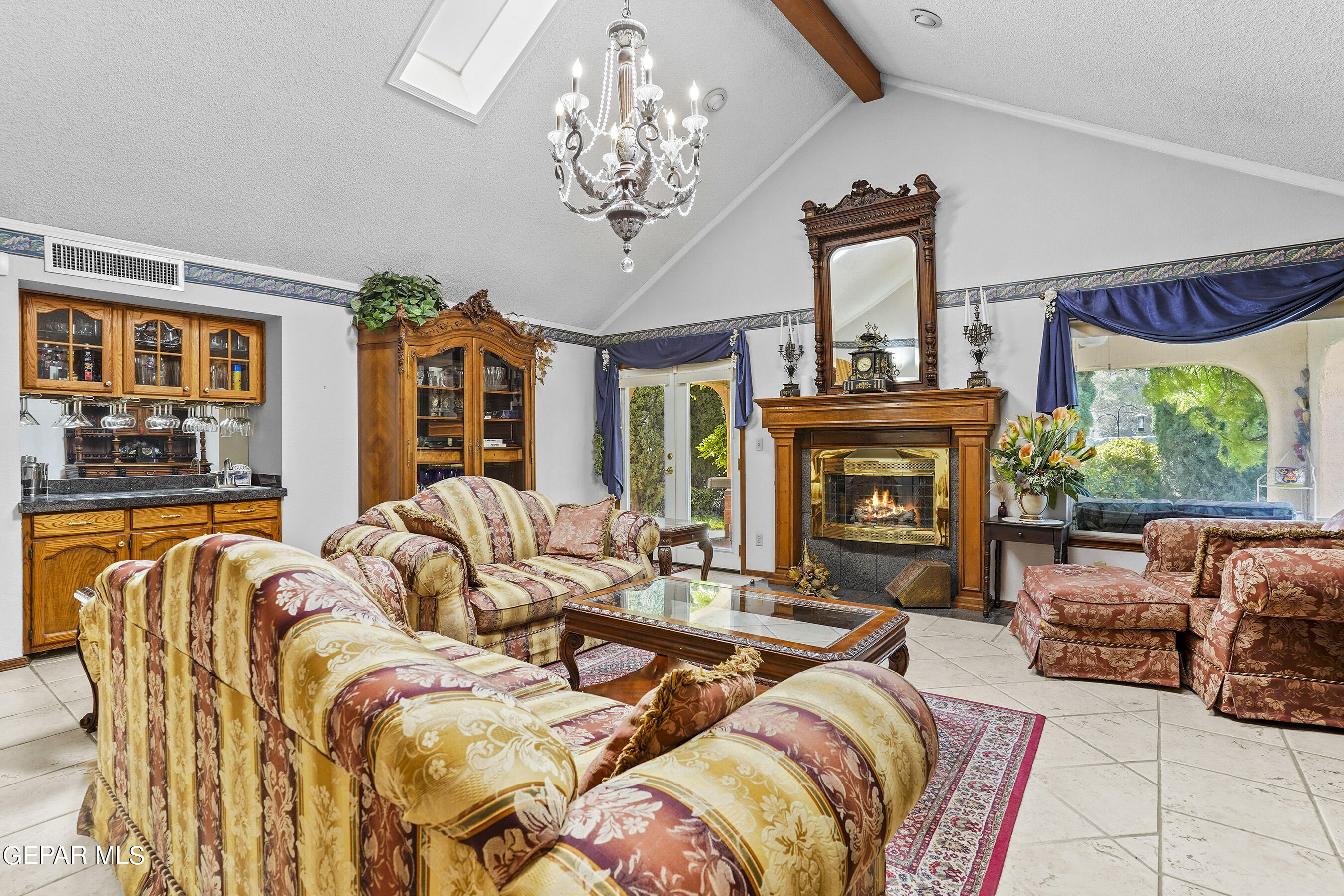 852 CRESTA ALTA Drive