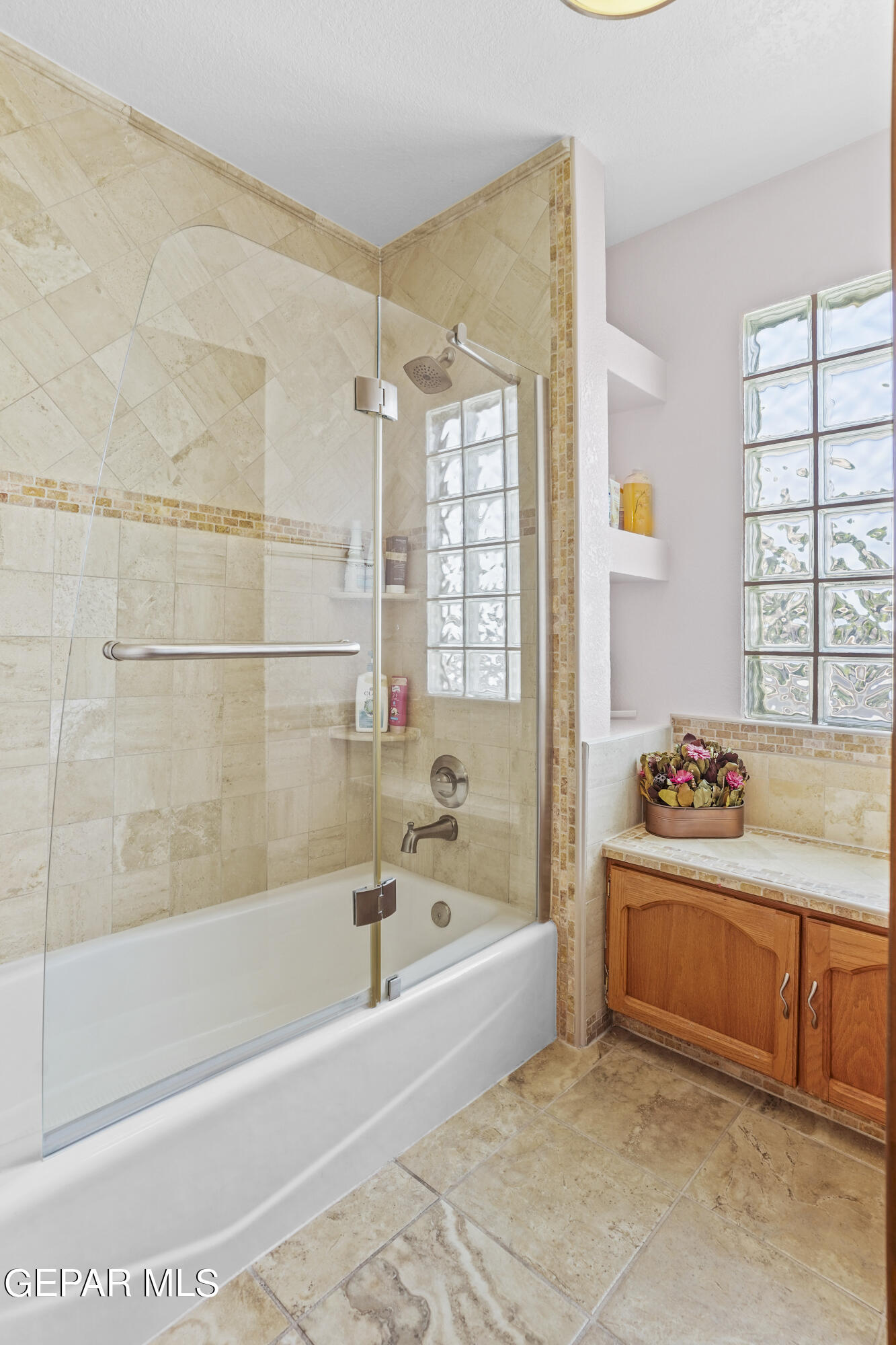 852 CRESTA ALTA Drive