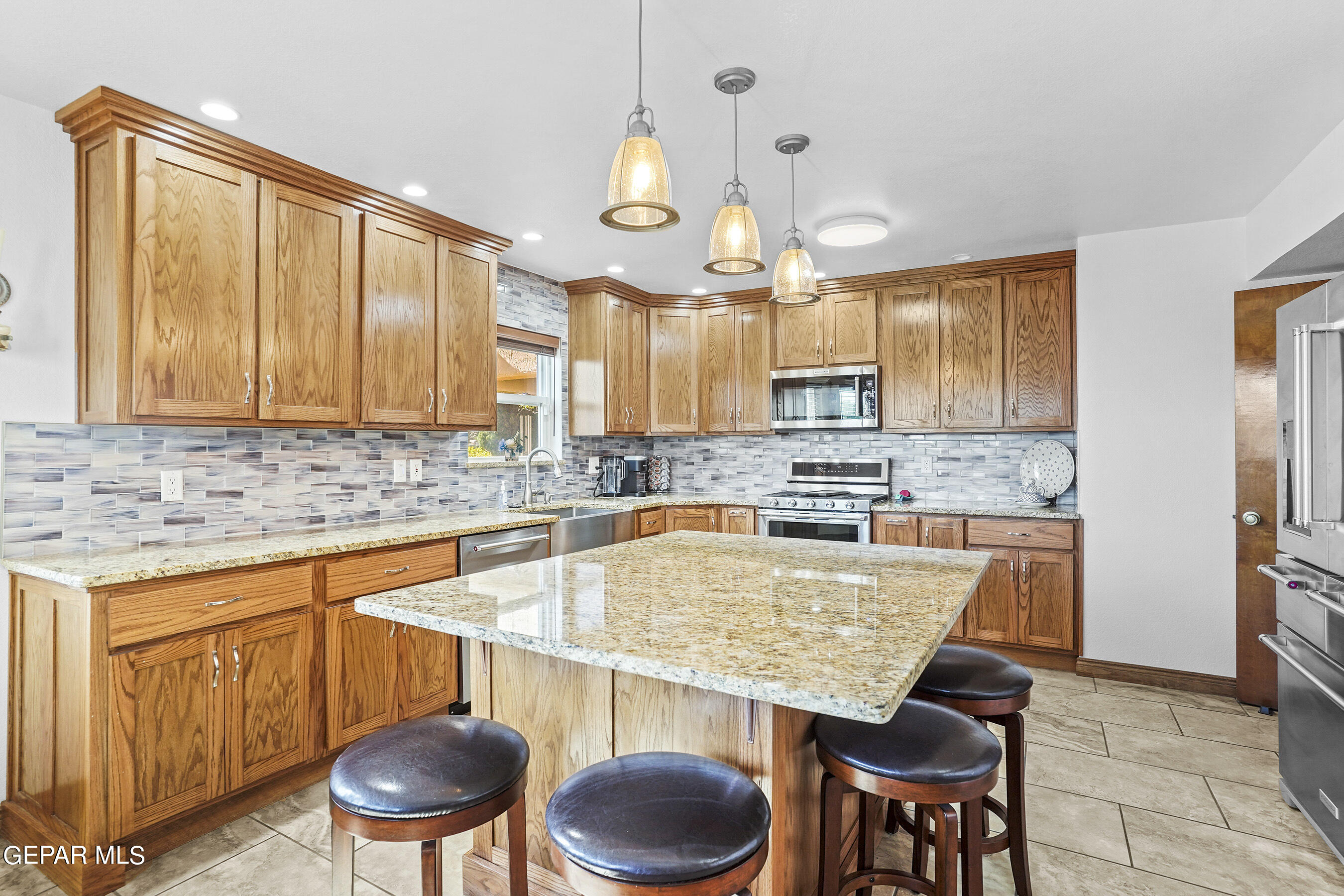 852 CRESTA ALTA Drive