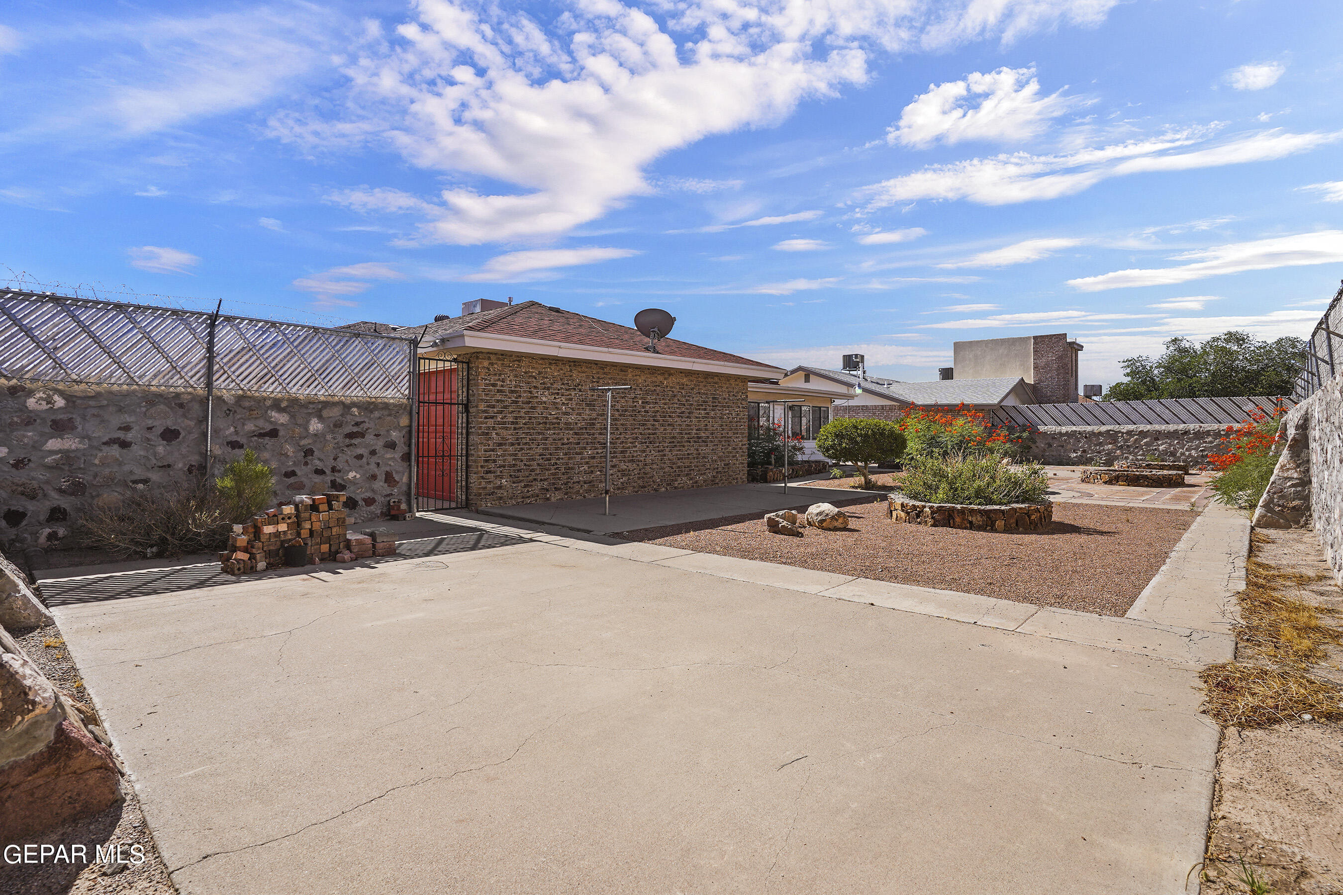 8621 West Line Drive