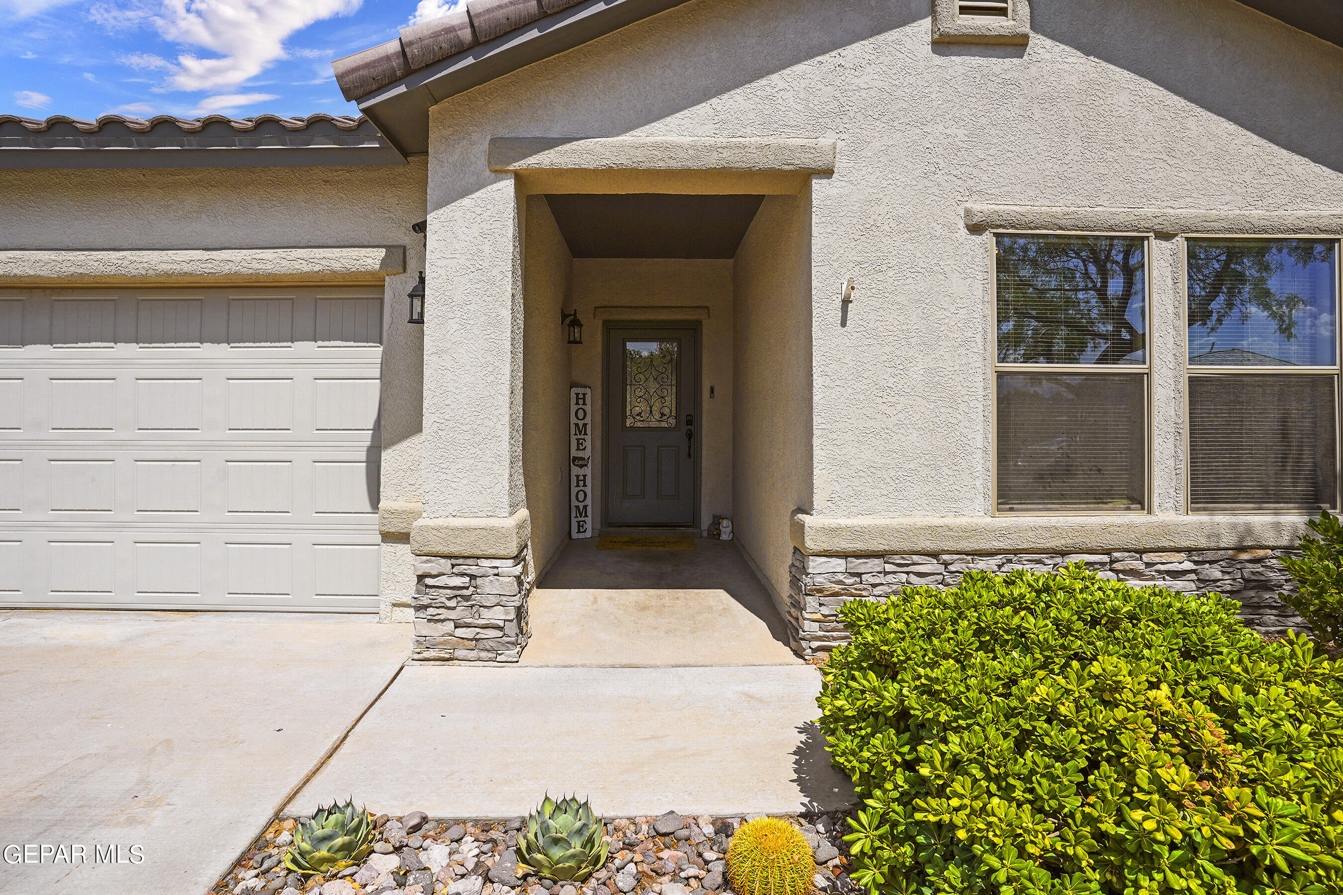 2042 BLUFF CREEK Street