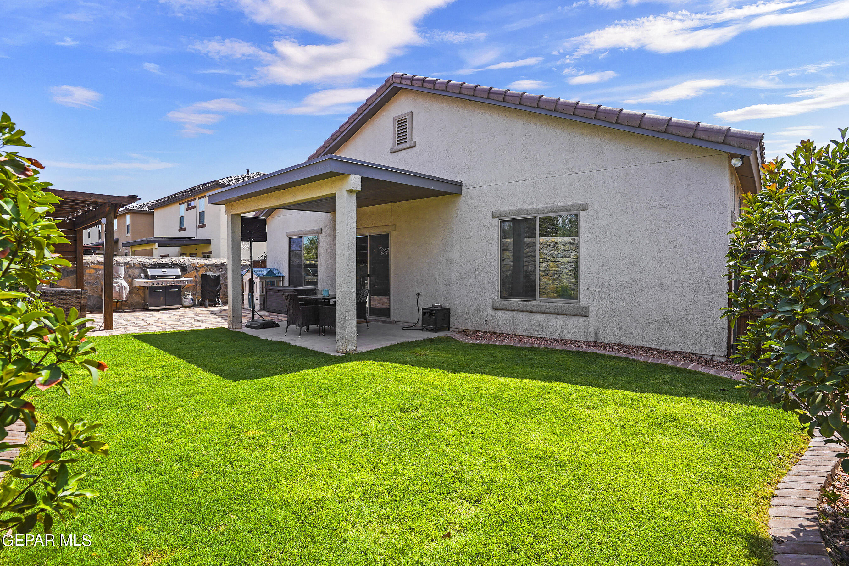 2042 BLUFF CREEK Street