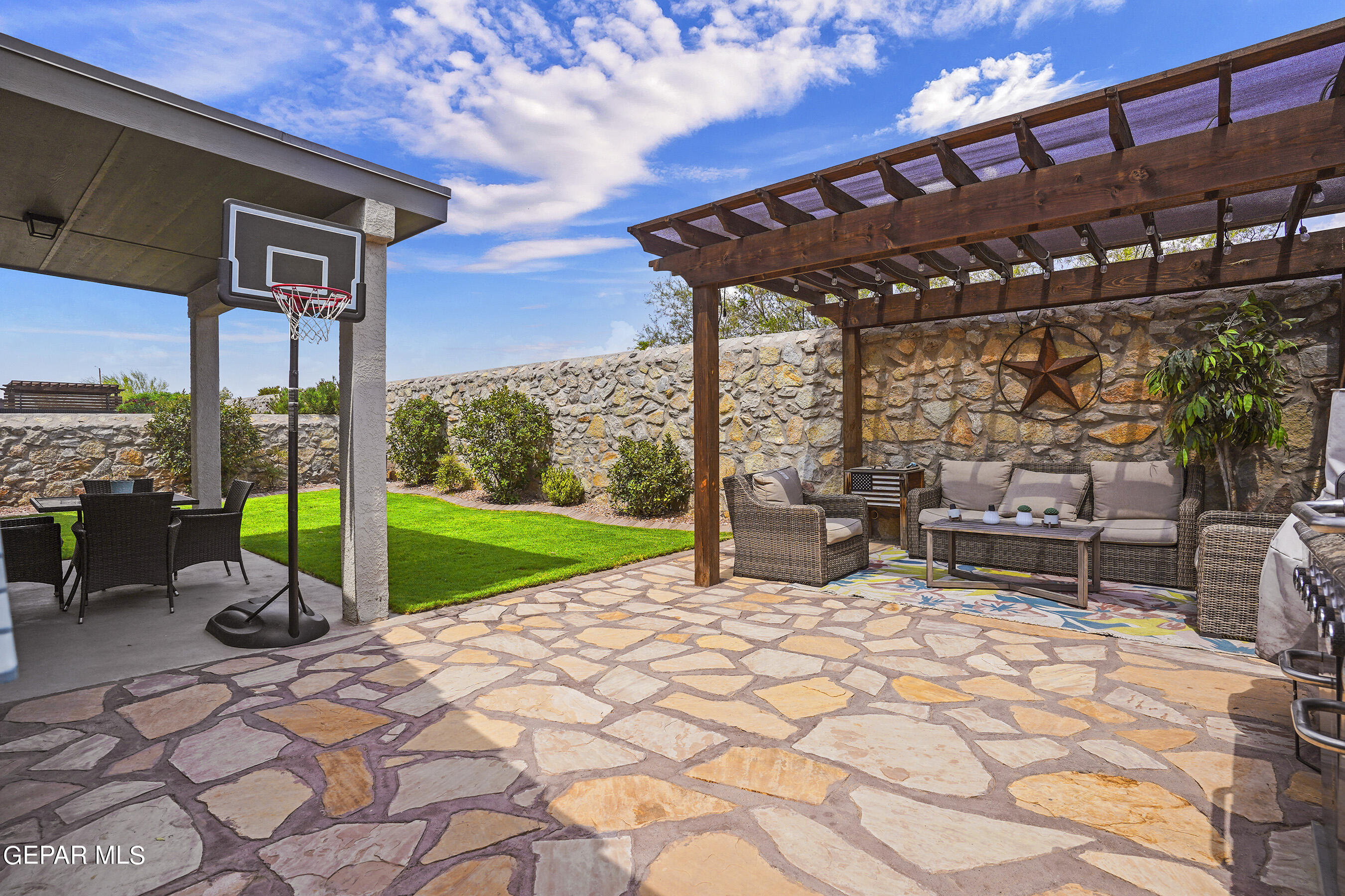 2042 BLUFF CREEK Street