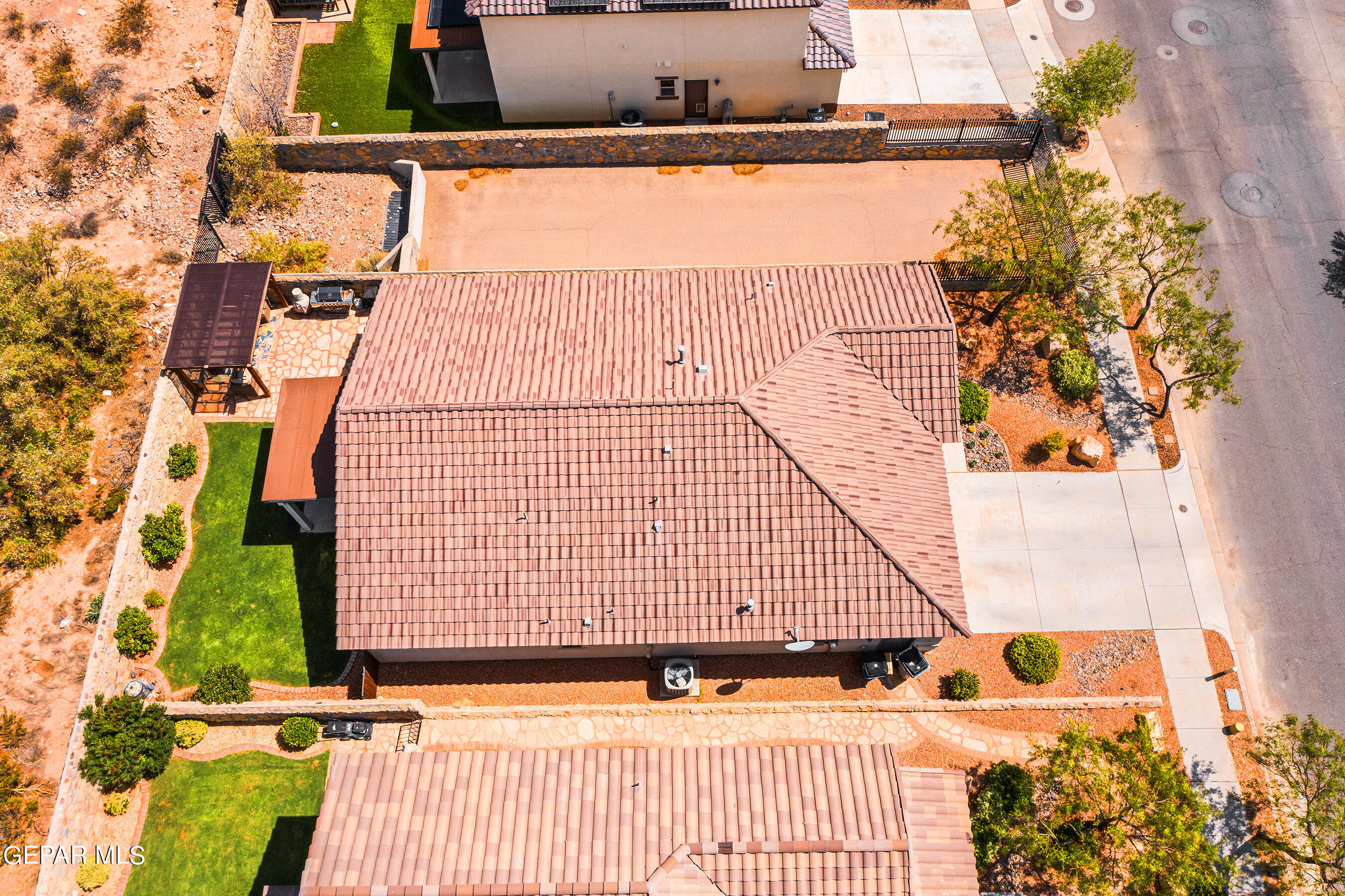 2042 BLUFF CREEK Street