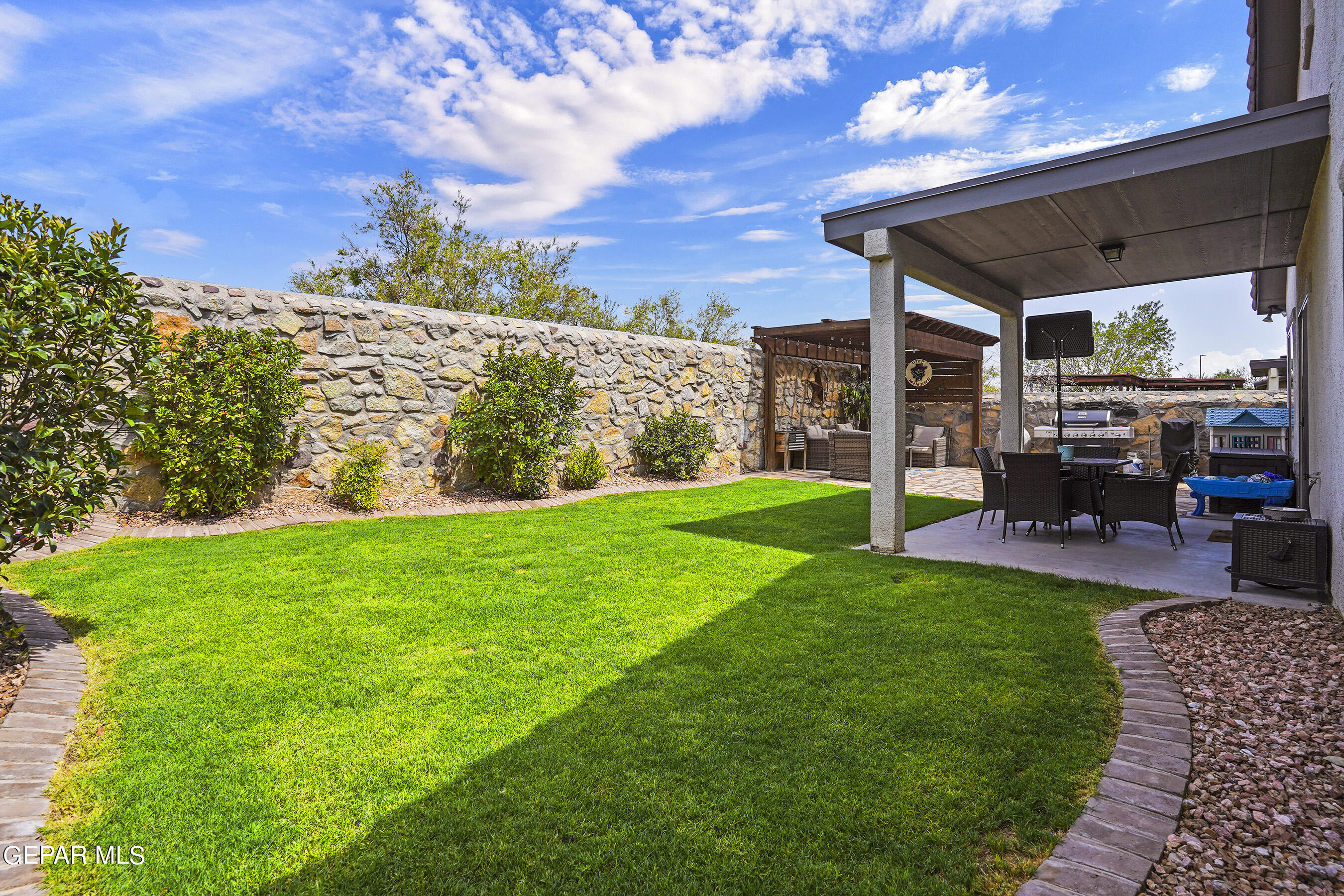 2042 BLUFF CREEK Street