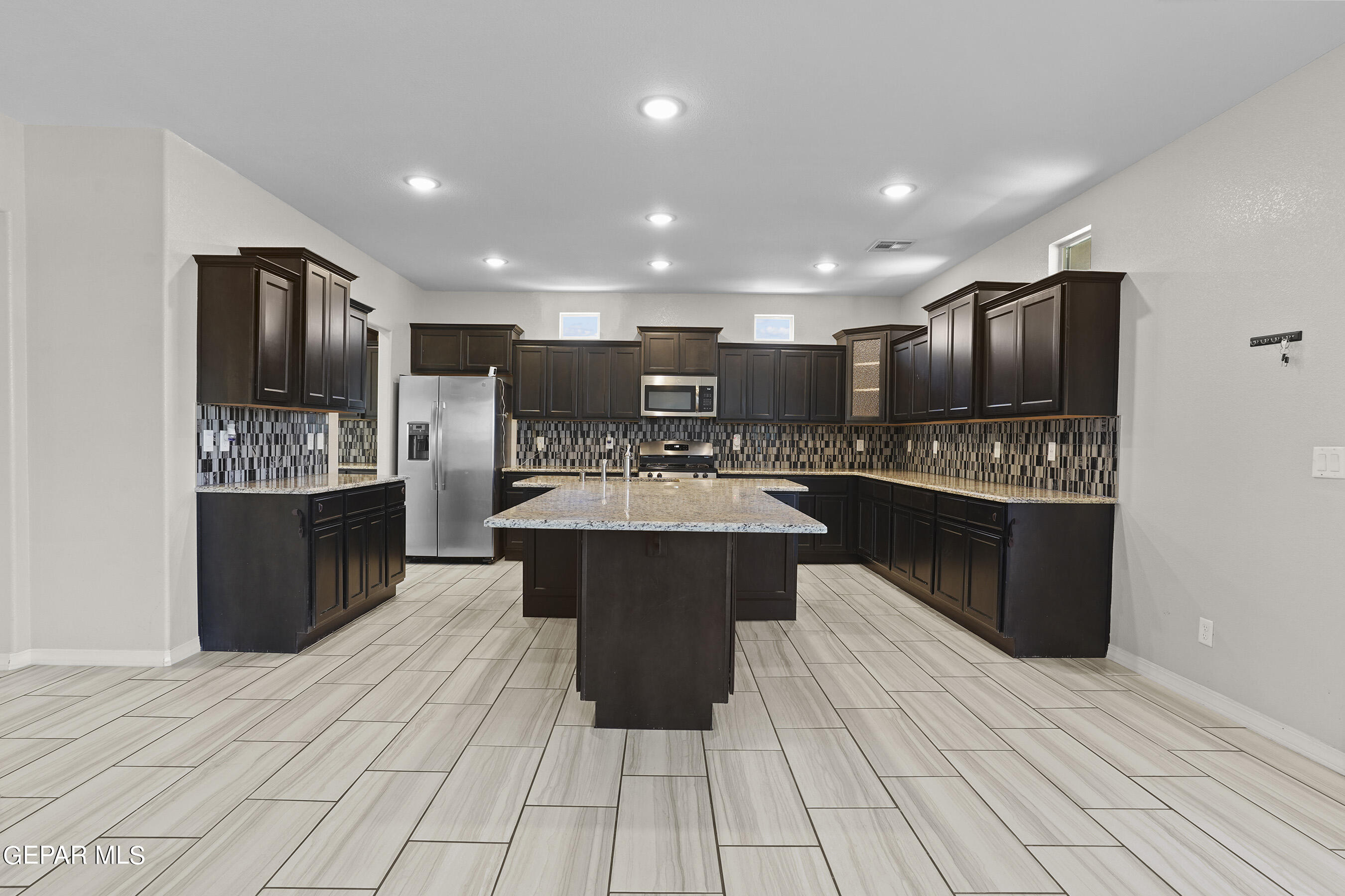 2853 SAMMY CERVANTES Street