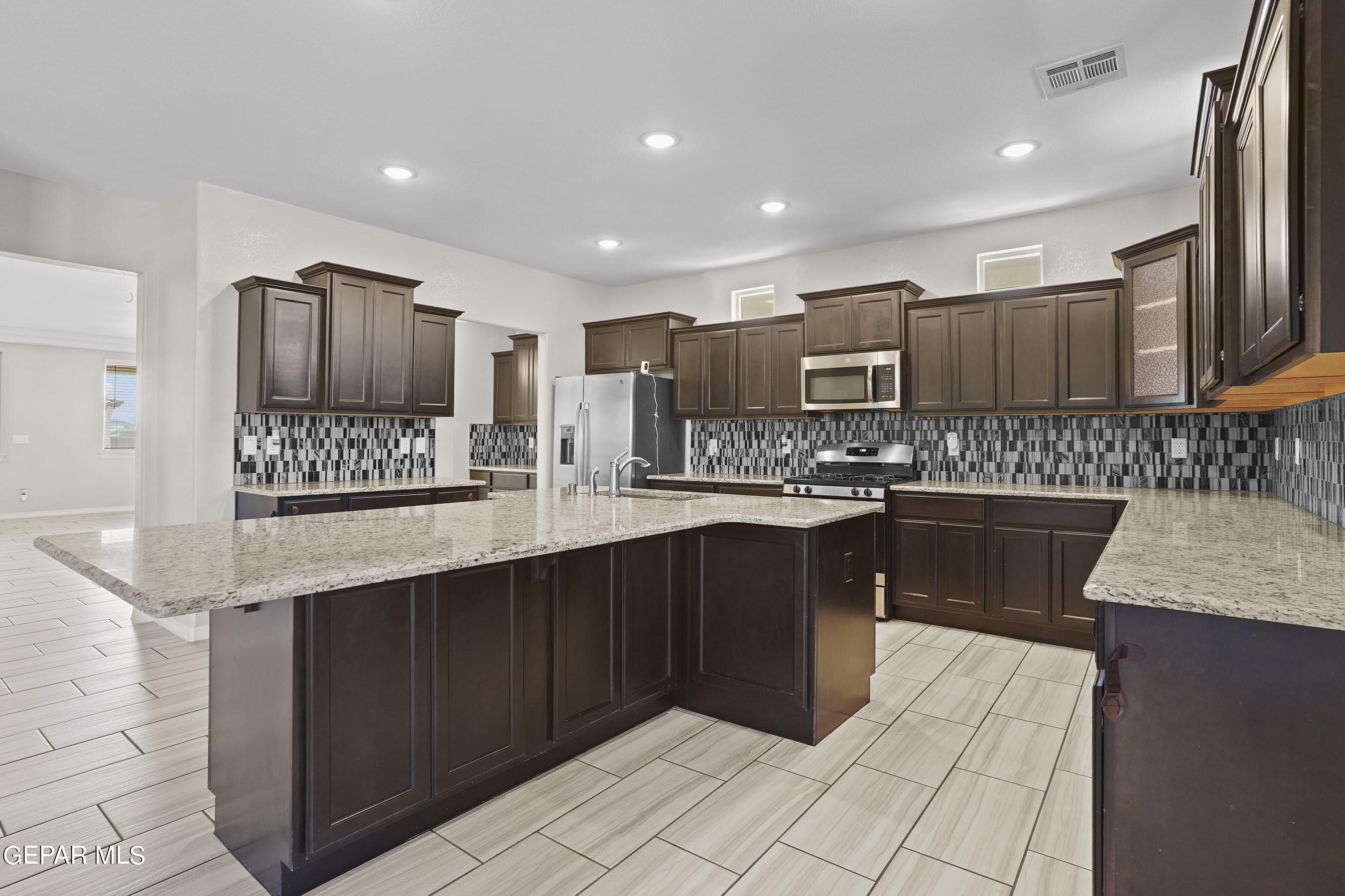 2853 SAMMY CERVANTES Street