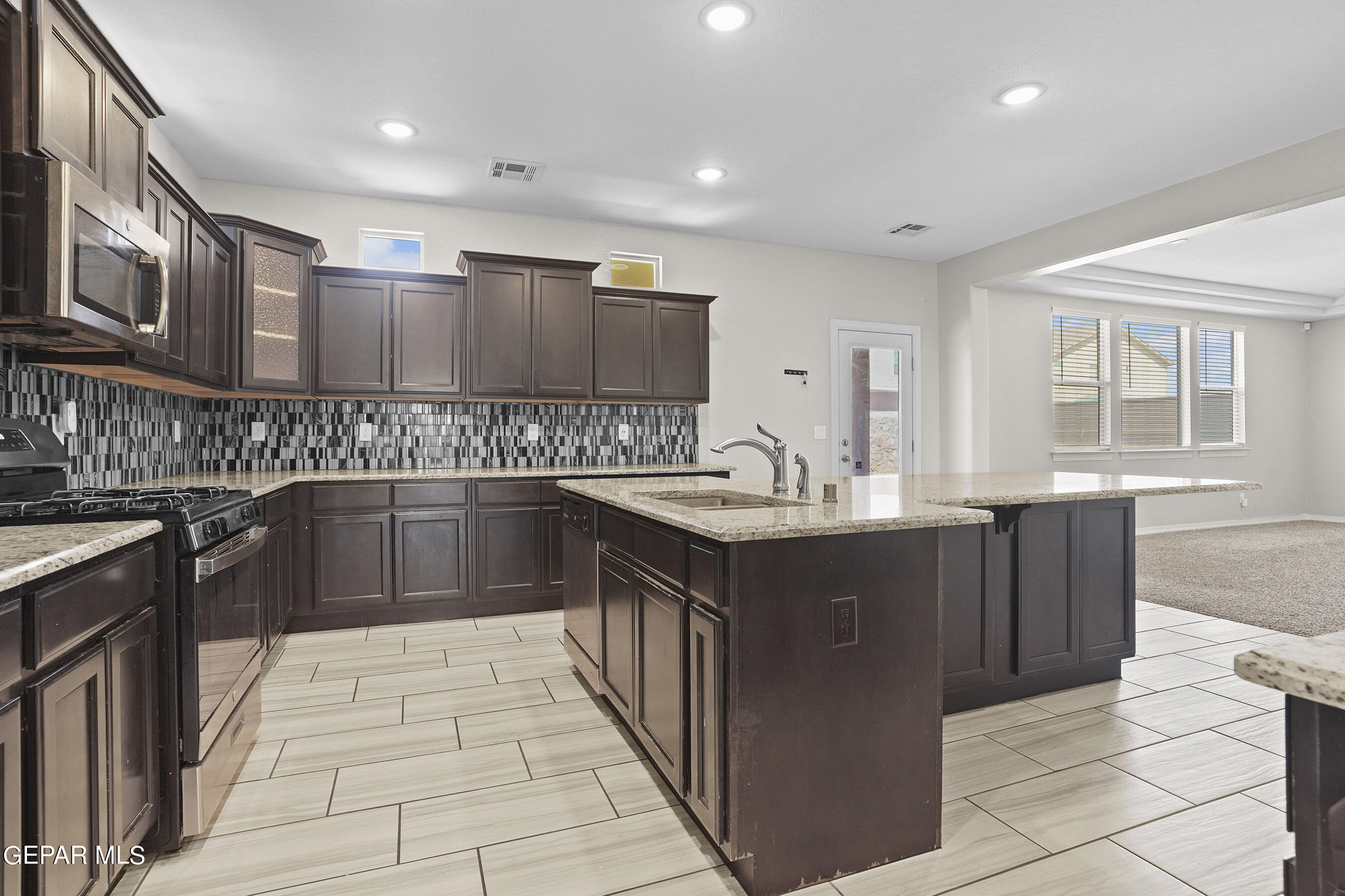 2853 SAMMY CERVANTES Street