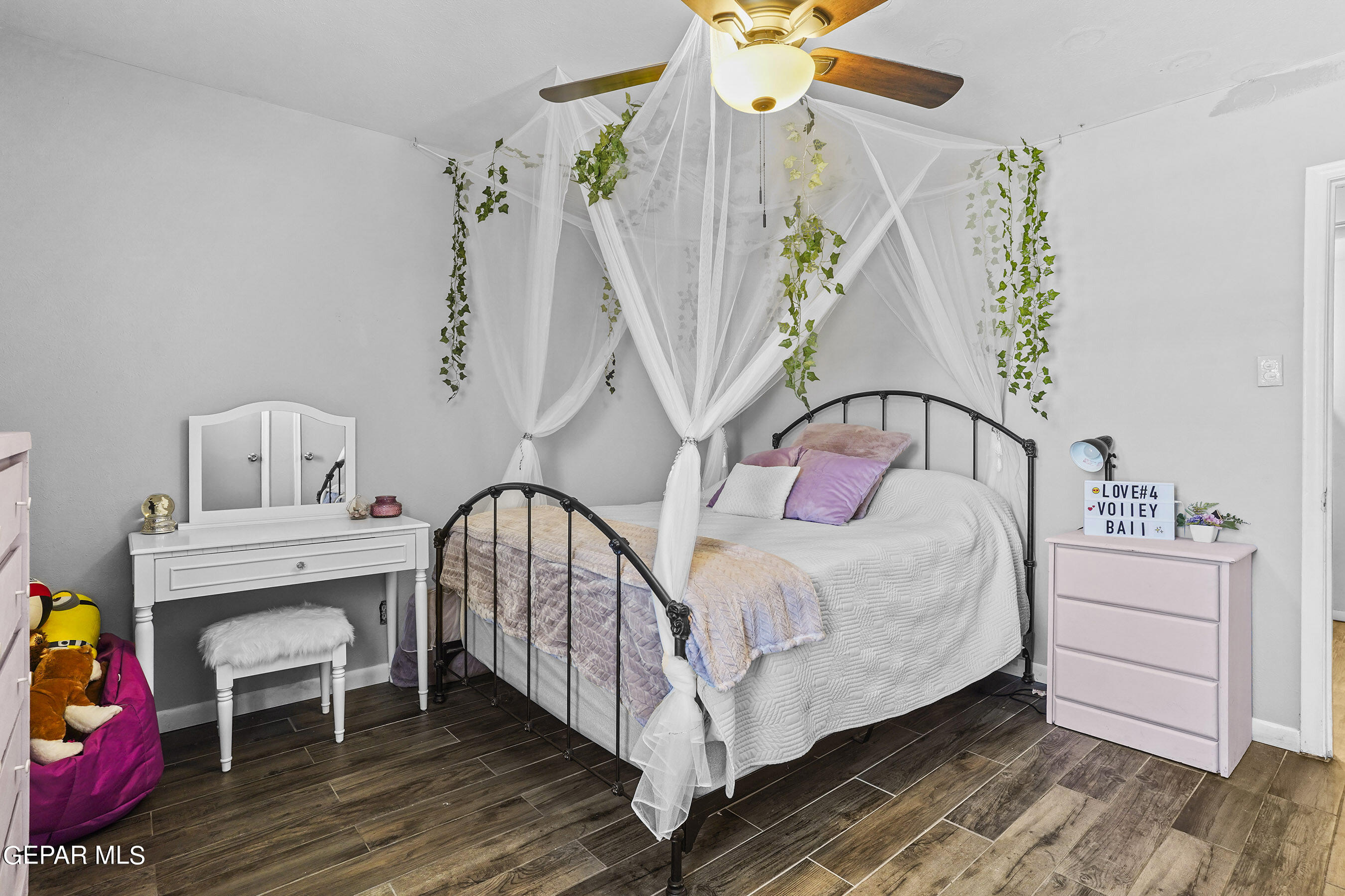 350 THUNDERBIRD Drive, 24