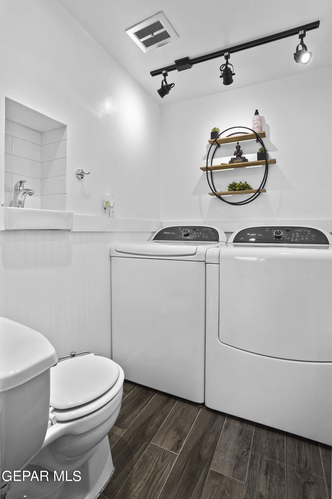 350 THUNDERBIRD Drive, 24