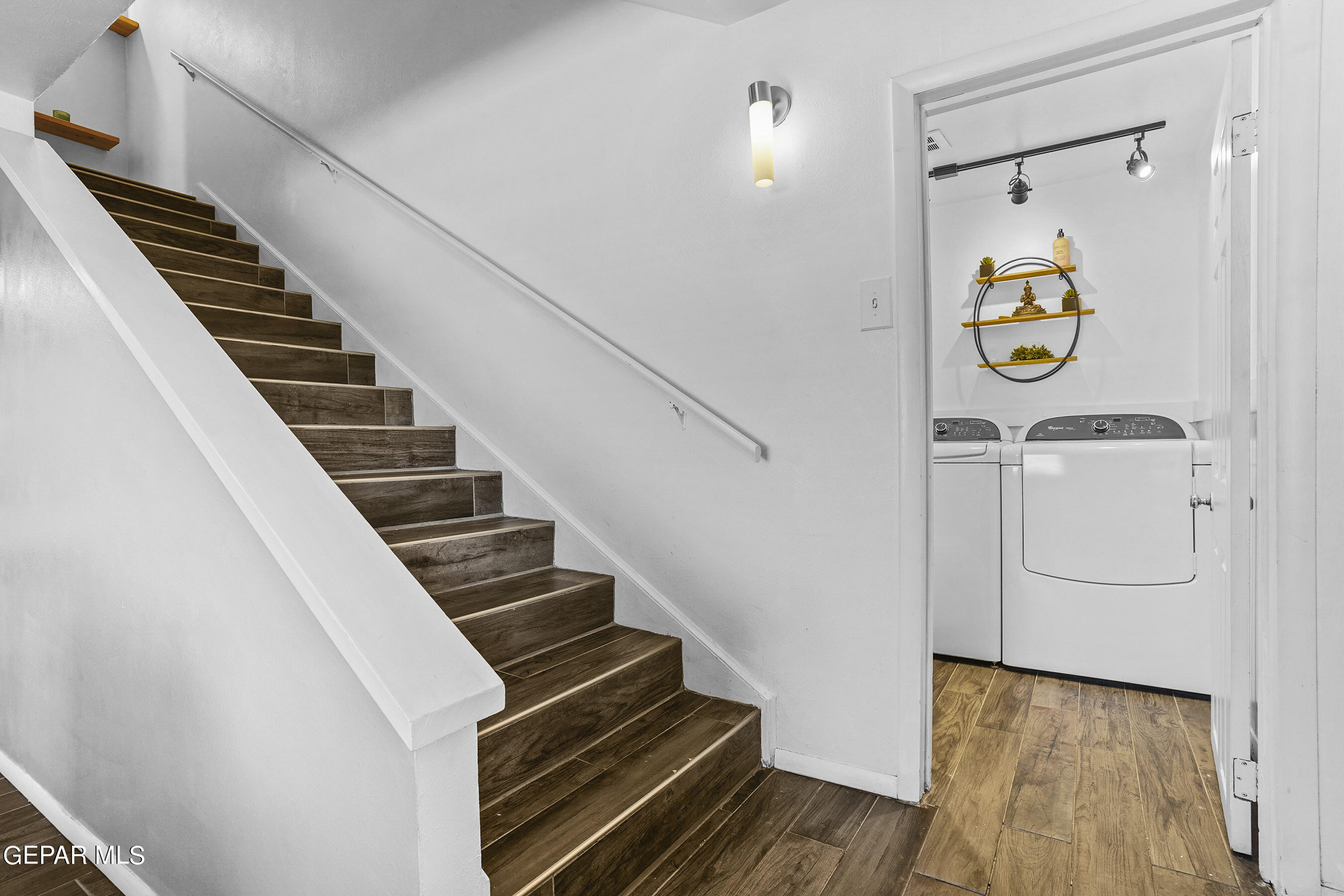 350 THUNDERBIRD Drive, 24