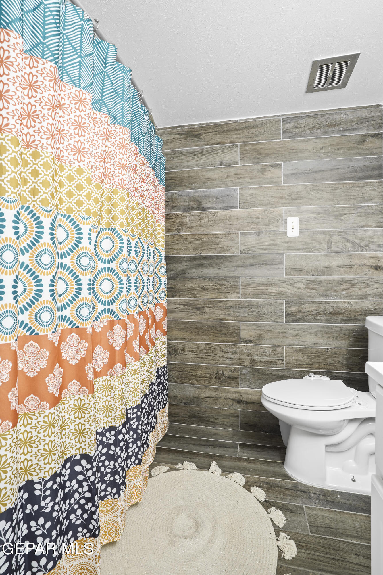 350 THUNDERBIRD Drive, 24