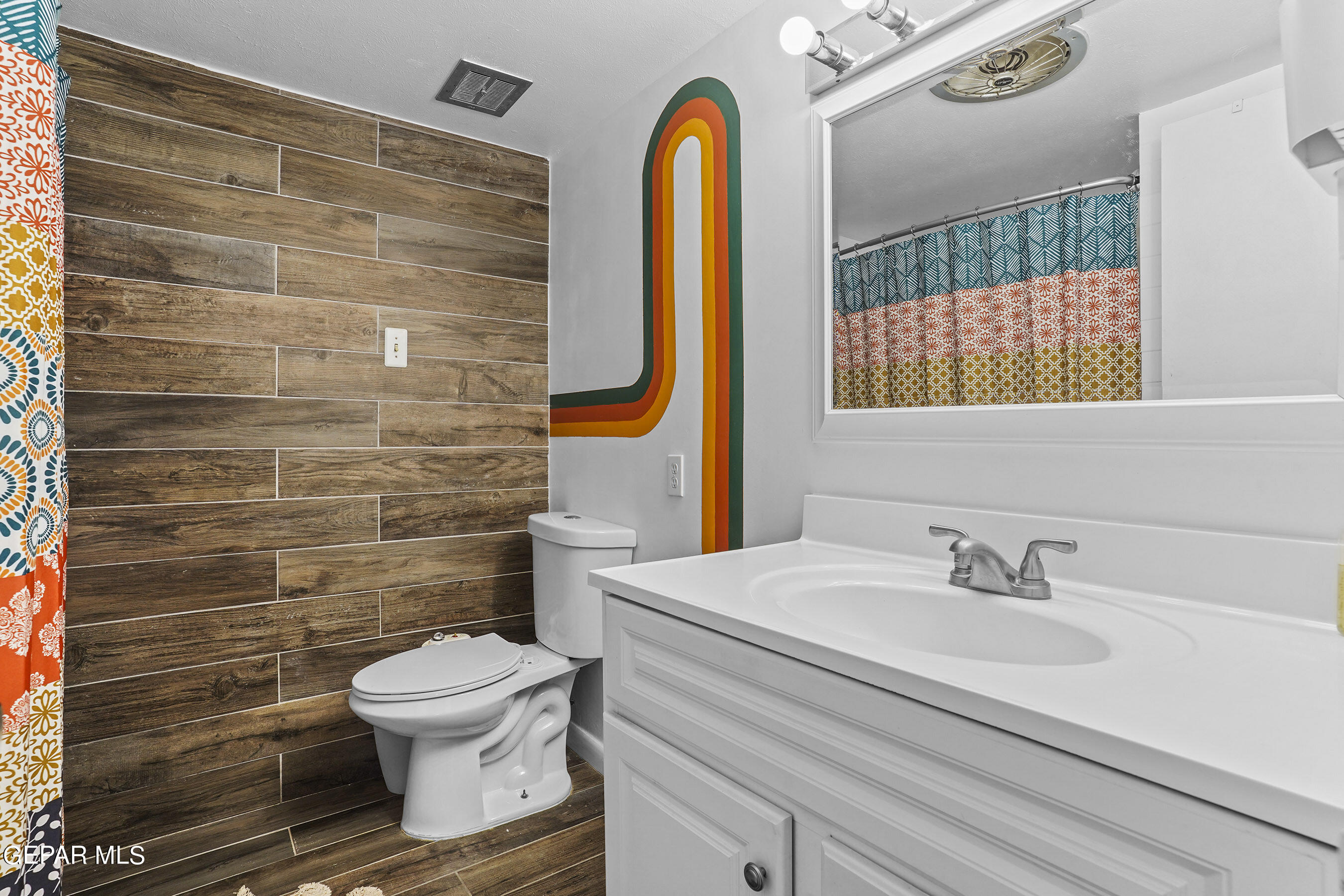 350 THUNDERBIRD Drive, 24