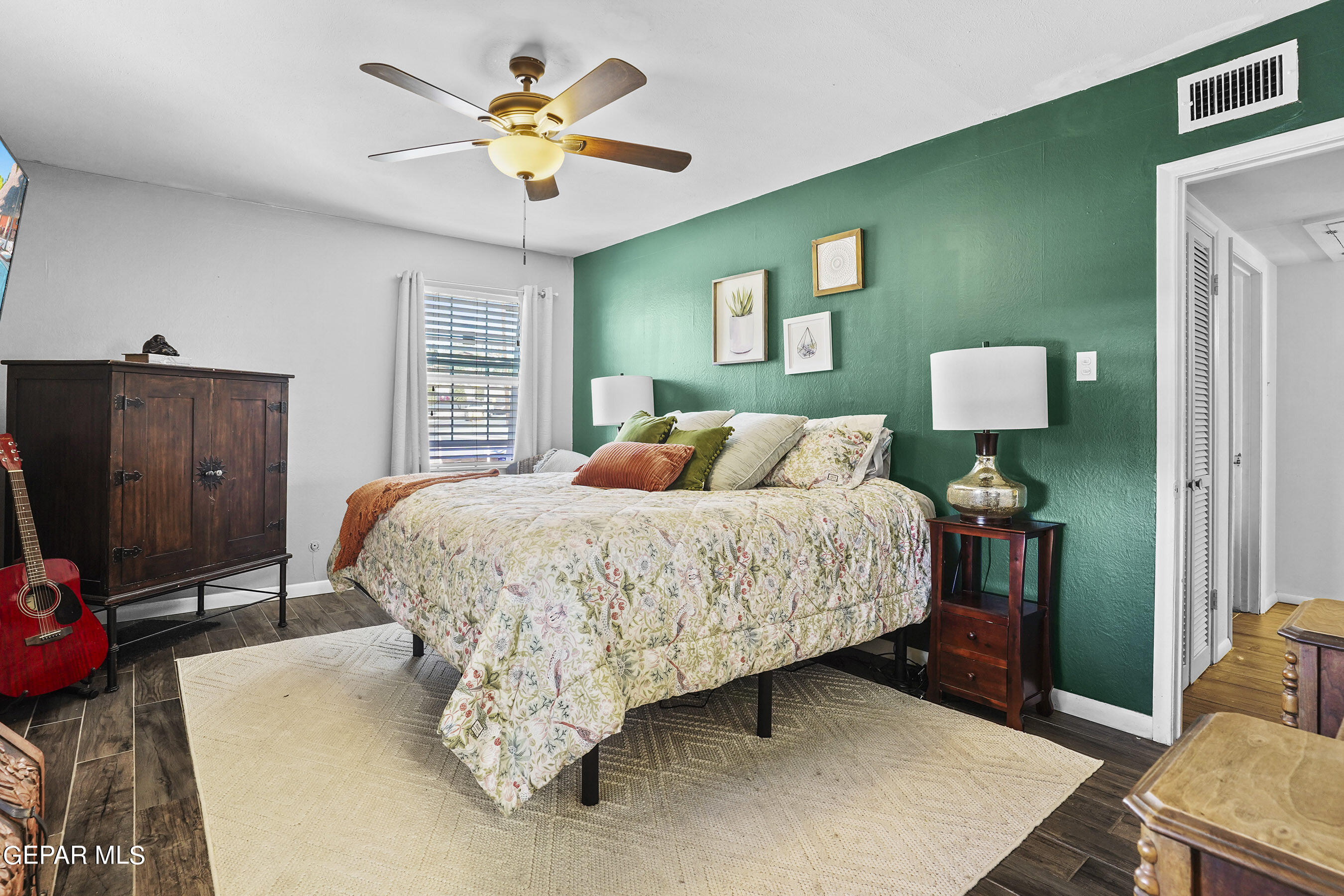 350 THUNDERBIRD Drive, 24