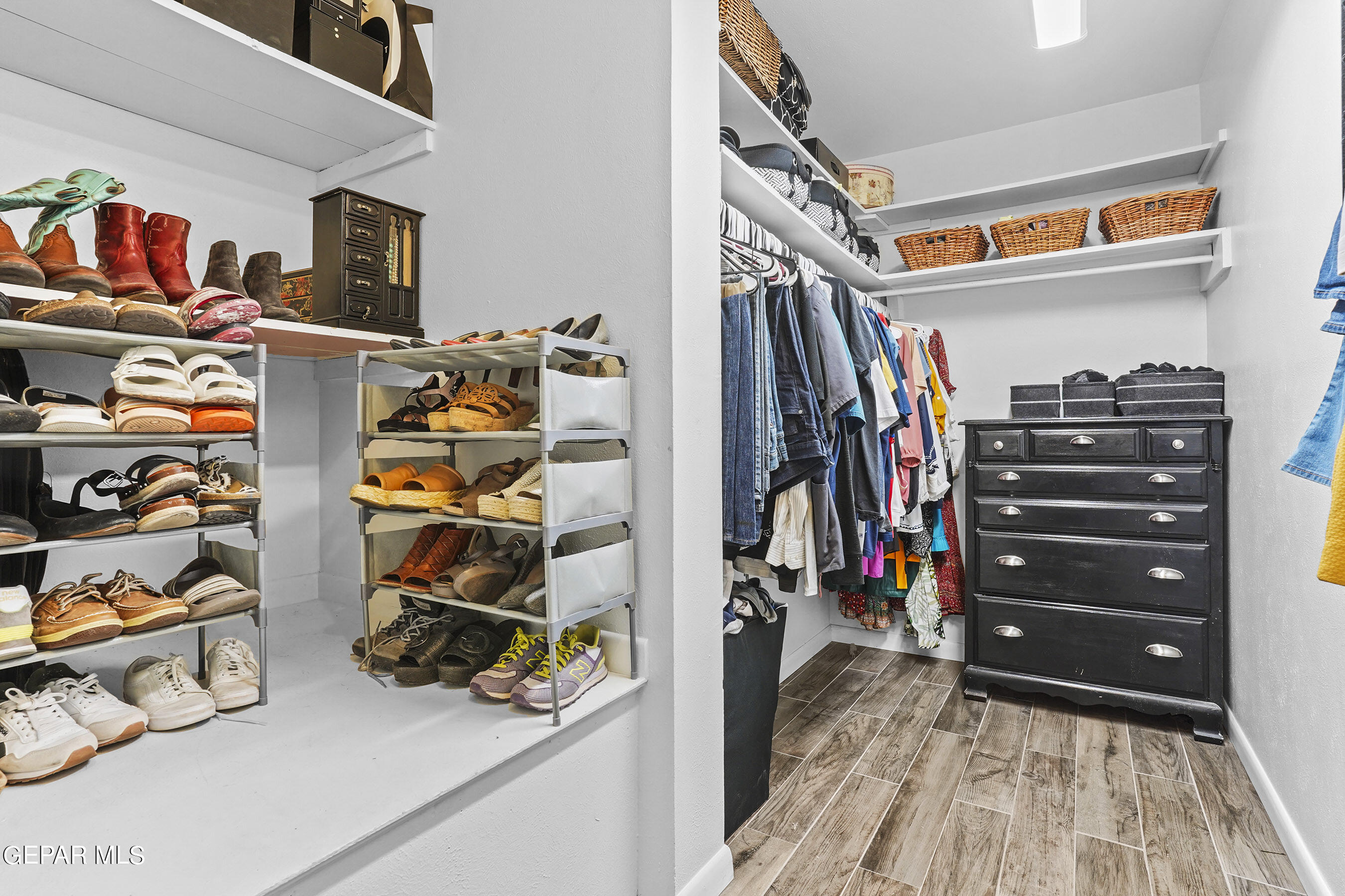 350 THUNDERBIRD Drive, 24