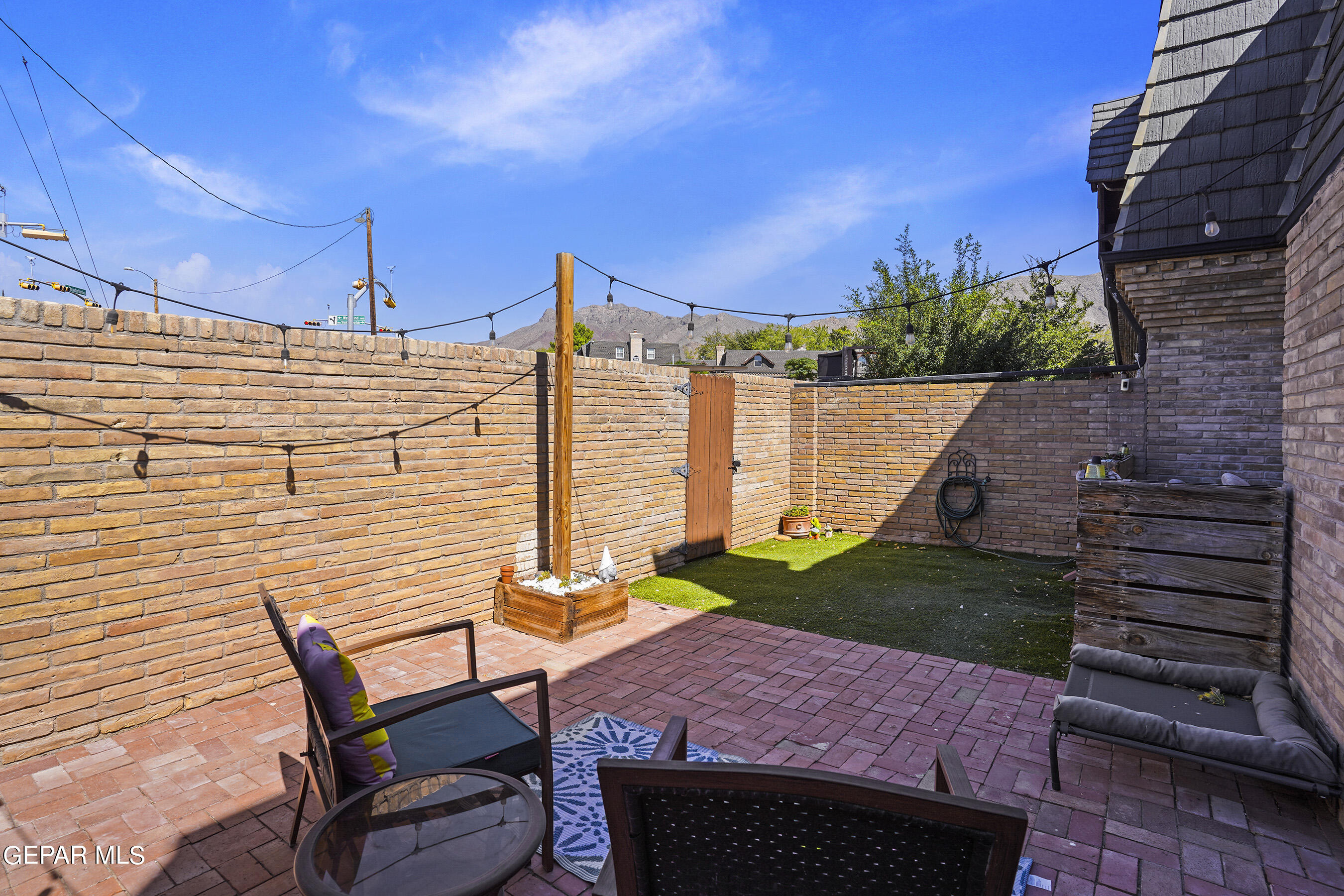 350 THUNDERBIRD Drive, 24