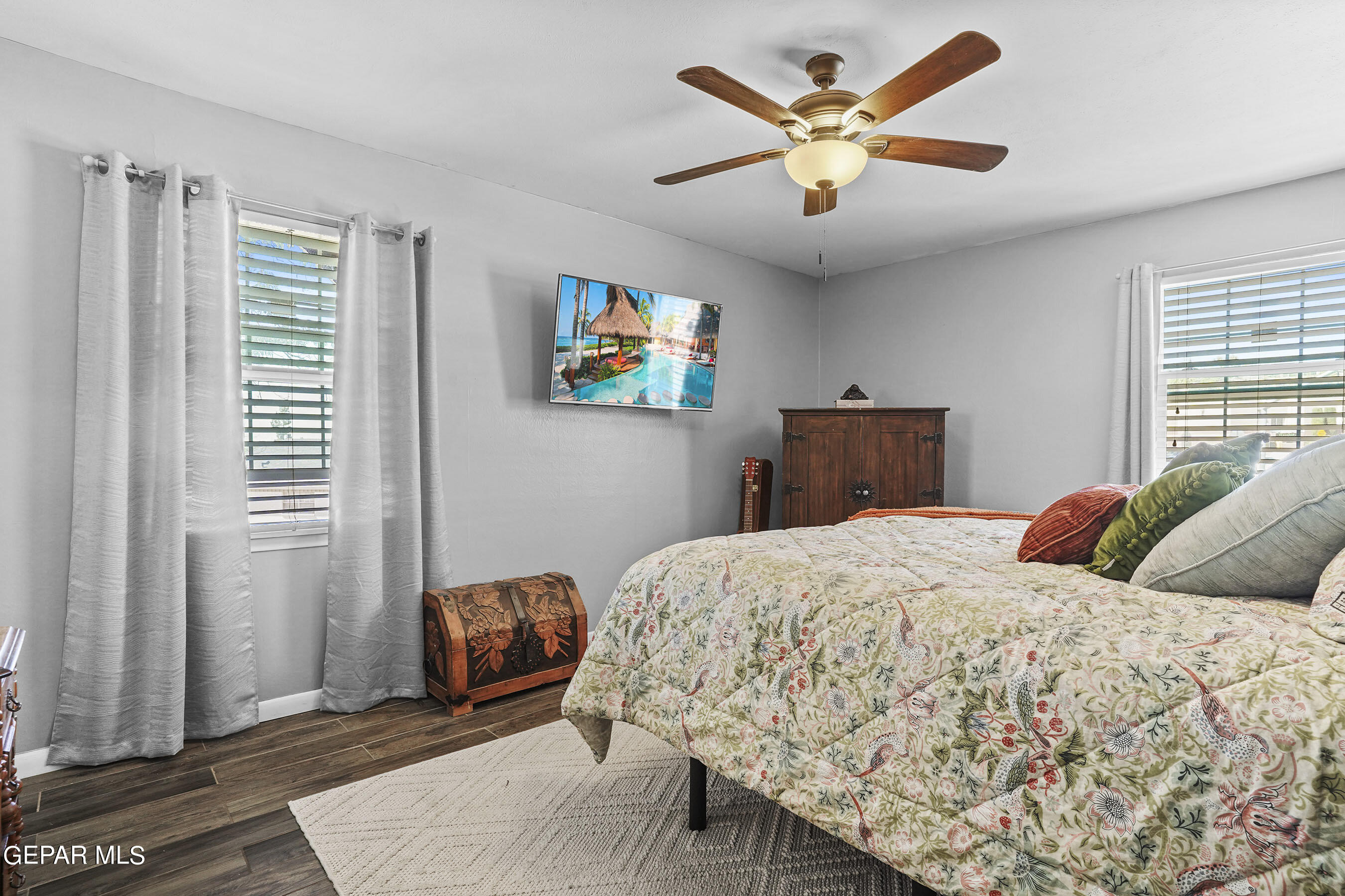 350 THUNDERBIRD Drive, 24