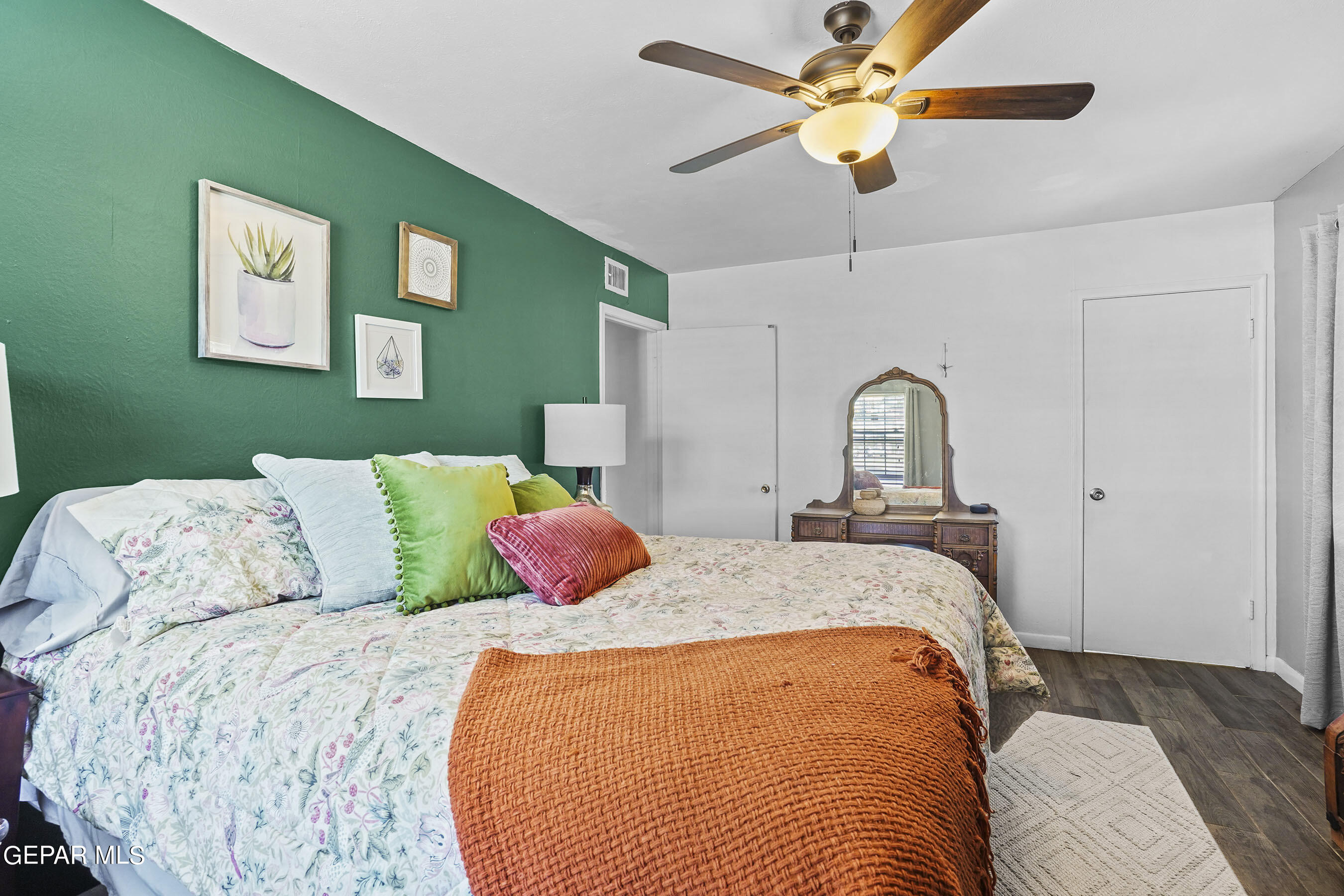 350 THUNDERBIRD Drive, 24