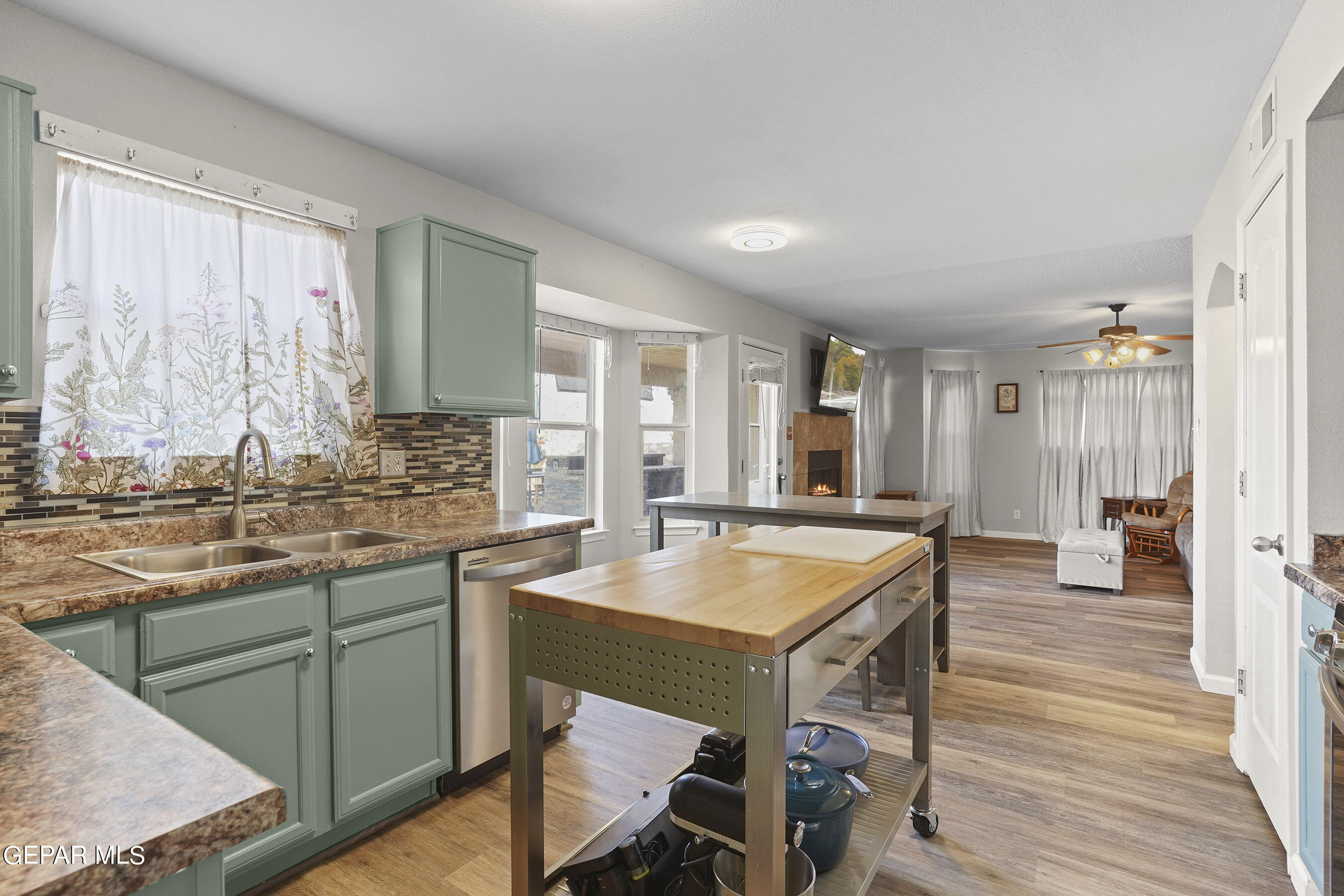 11241 NORTHVIEW Street