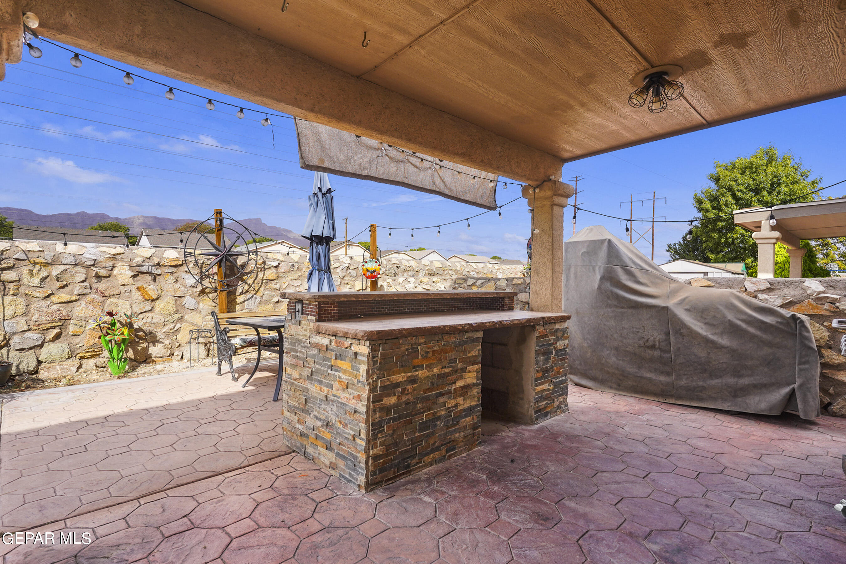 11241 NORTHVIEW Street