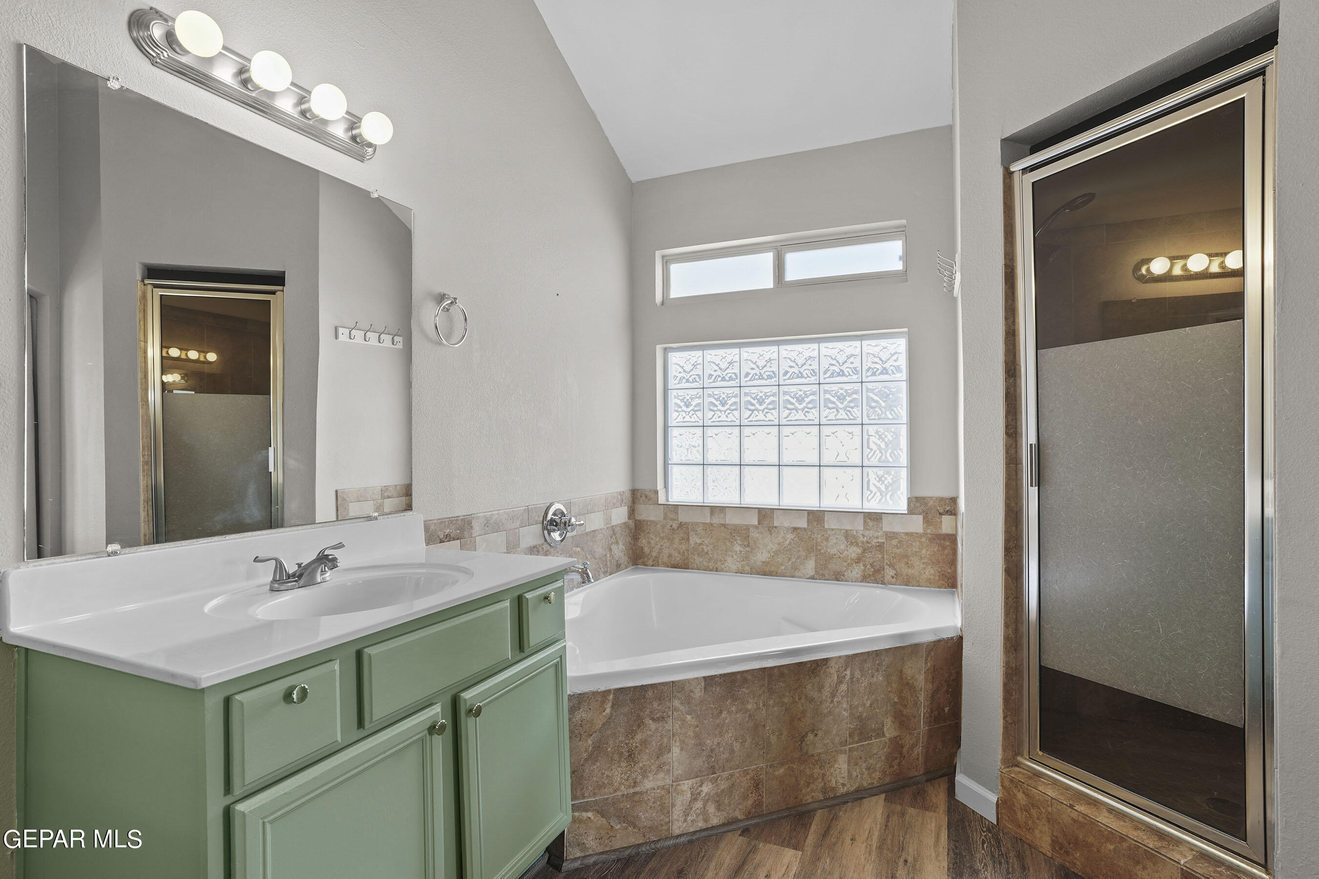 11241 NORTHVIEW Street