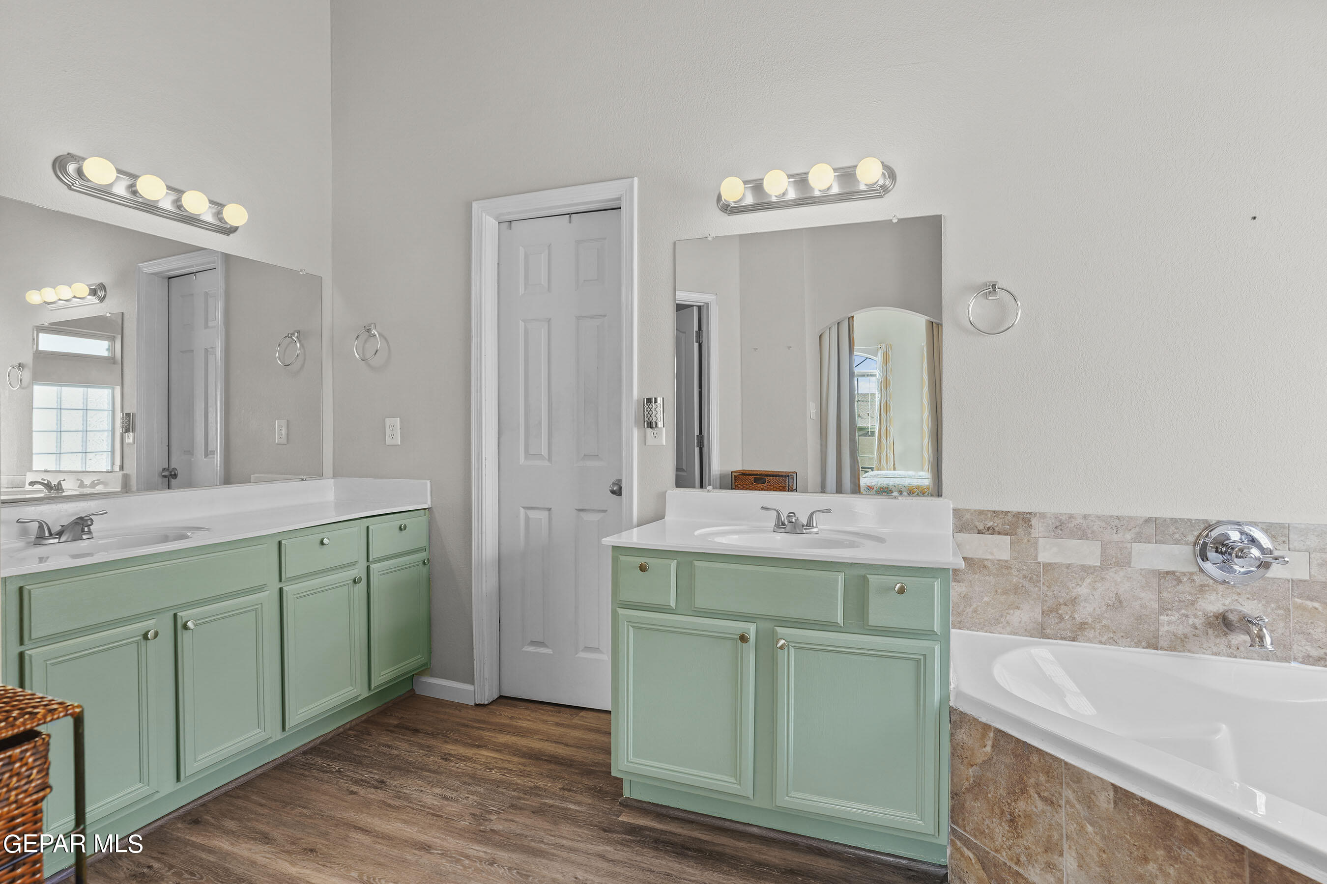 11241 NORTHVIEW Street